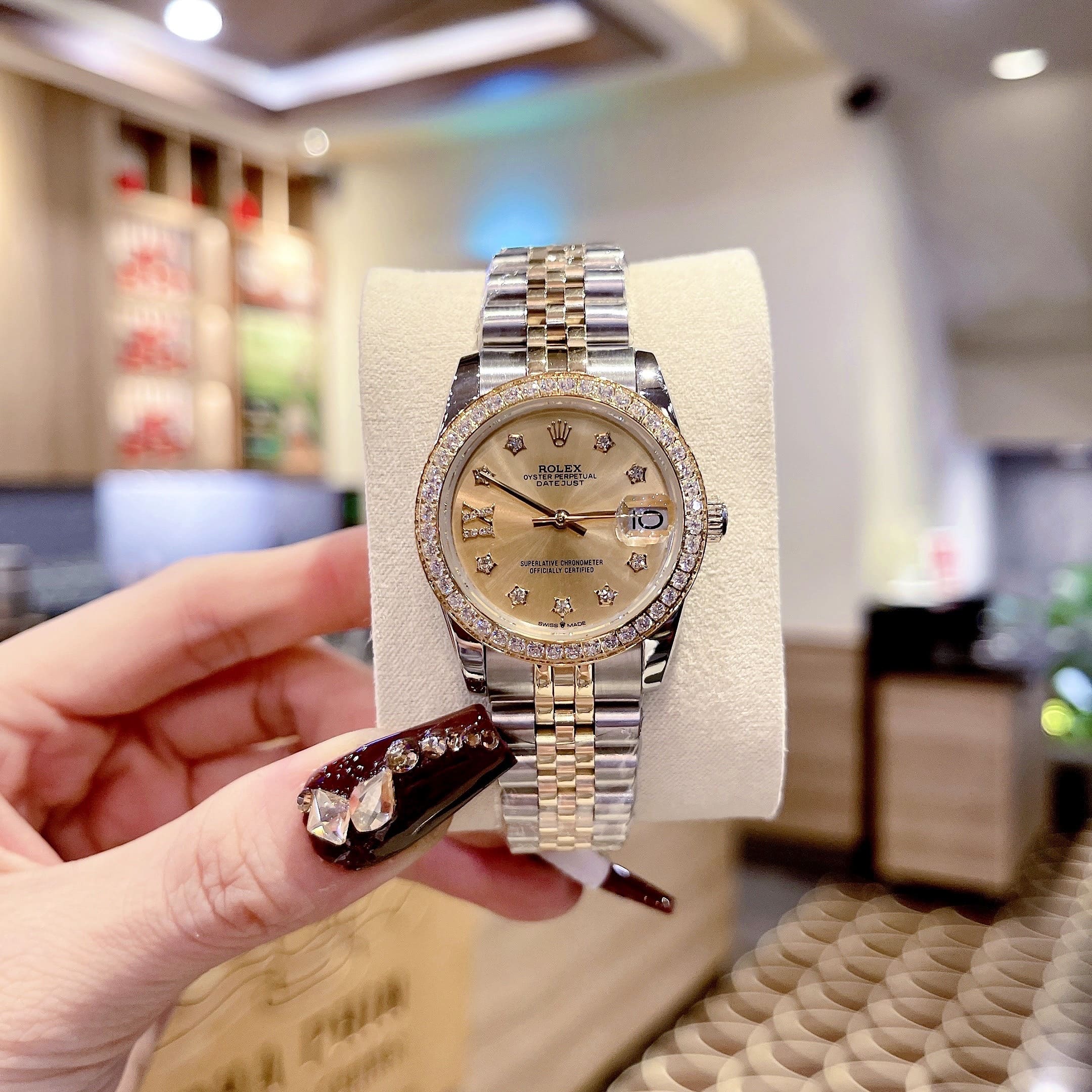 Đồng Hồ Rolex Đính Đá Ngôi Sao |Nữ Giới |Dây Kim Loại Demi Vàng Gold |Máy Pin (Máy Quartz) |Size 31mm |donghogiatot.vn