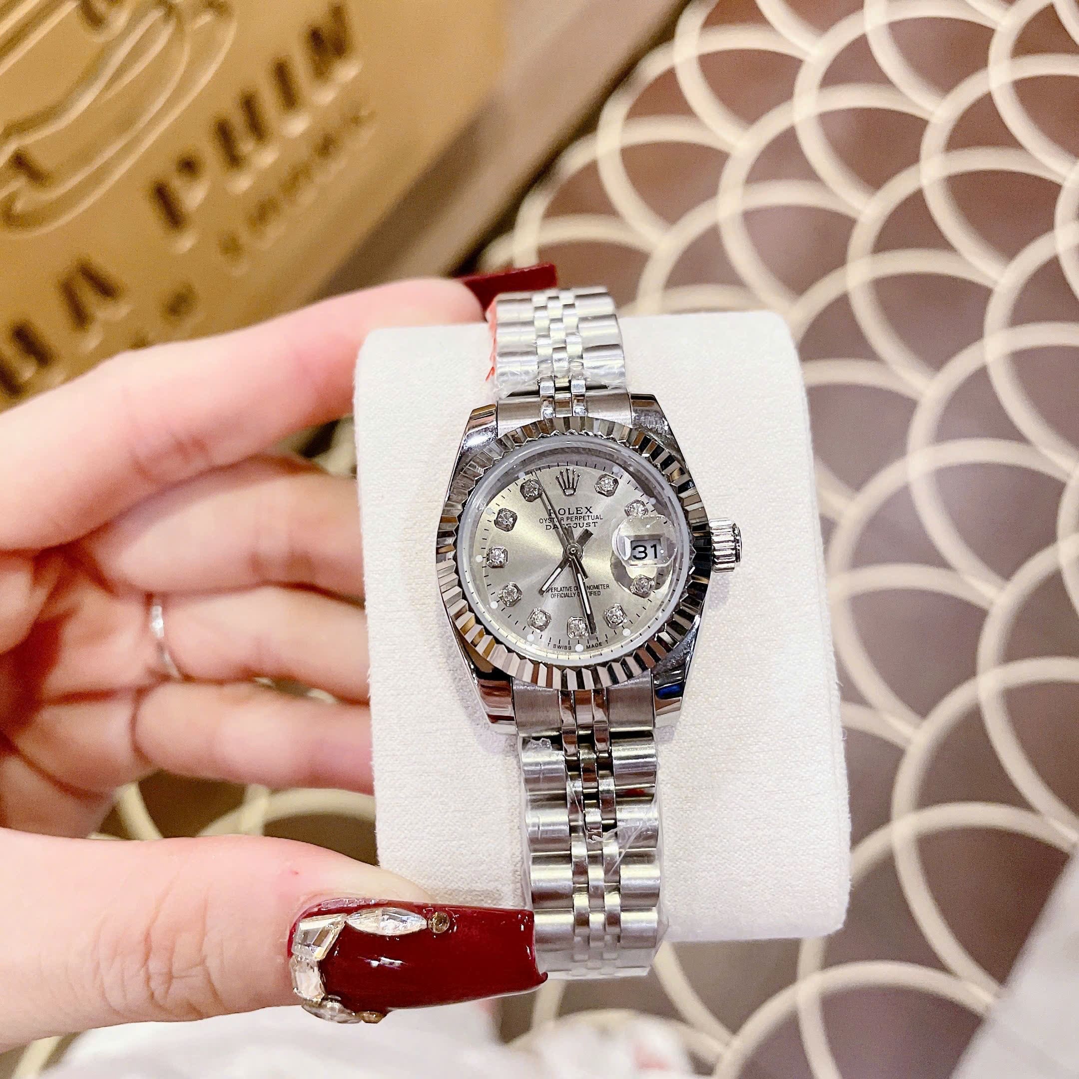 Đồng Hồ Rolex Date Just |Nữ Giới |Mặt Xám |Niềng Khía |Dây Kim Loại Silver |Máy Pin (Máy Quartz) |Size 28mm |donghogiatot.vn
