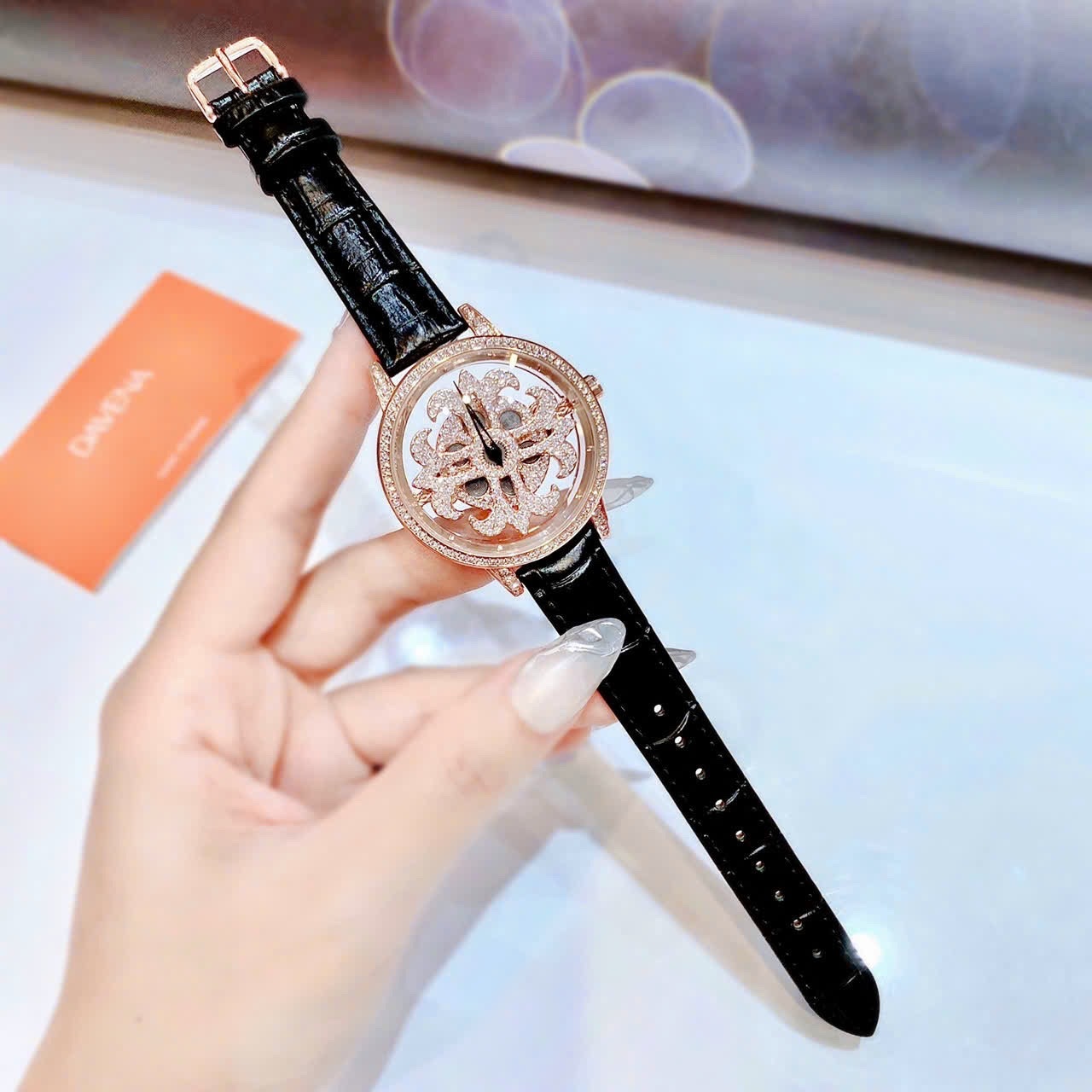 Đồng Hồ Davena Bông Hoa Xoay |Nữ Giới |Đính Đá Rose Gold |Dây Da Đen |Máy Pin (Quartz) |Size 39mm |donghogiatot.vn