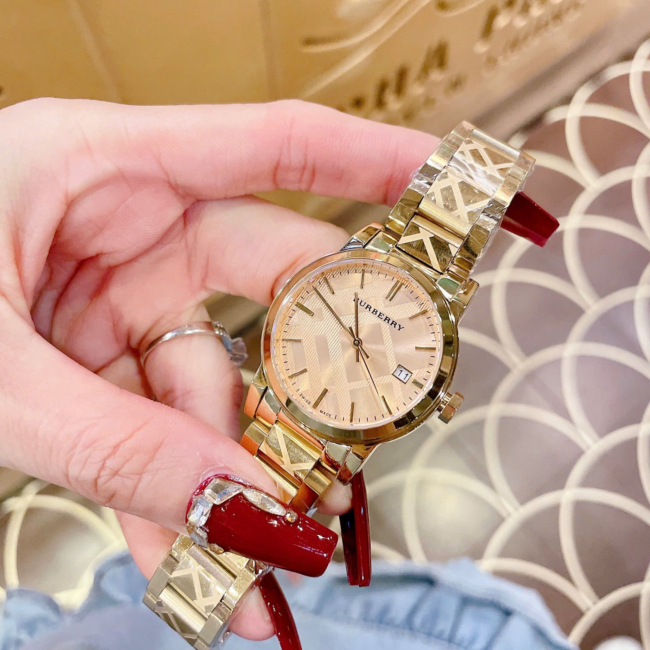 Đồng Hồ Burberry The City |Nữ Giới |Mặt Tròn |Dây Kim Loại Vàng Gold |Máy Pin (Quartz) |Size 34mm |donghogiatot.vn