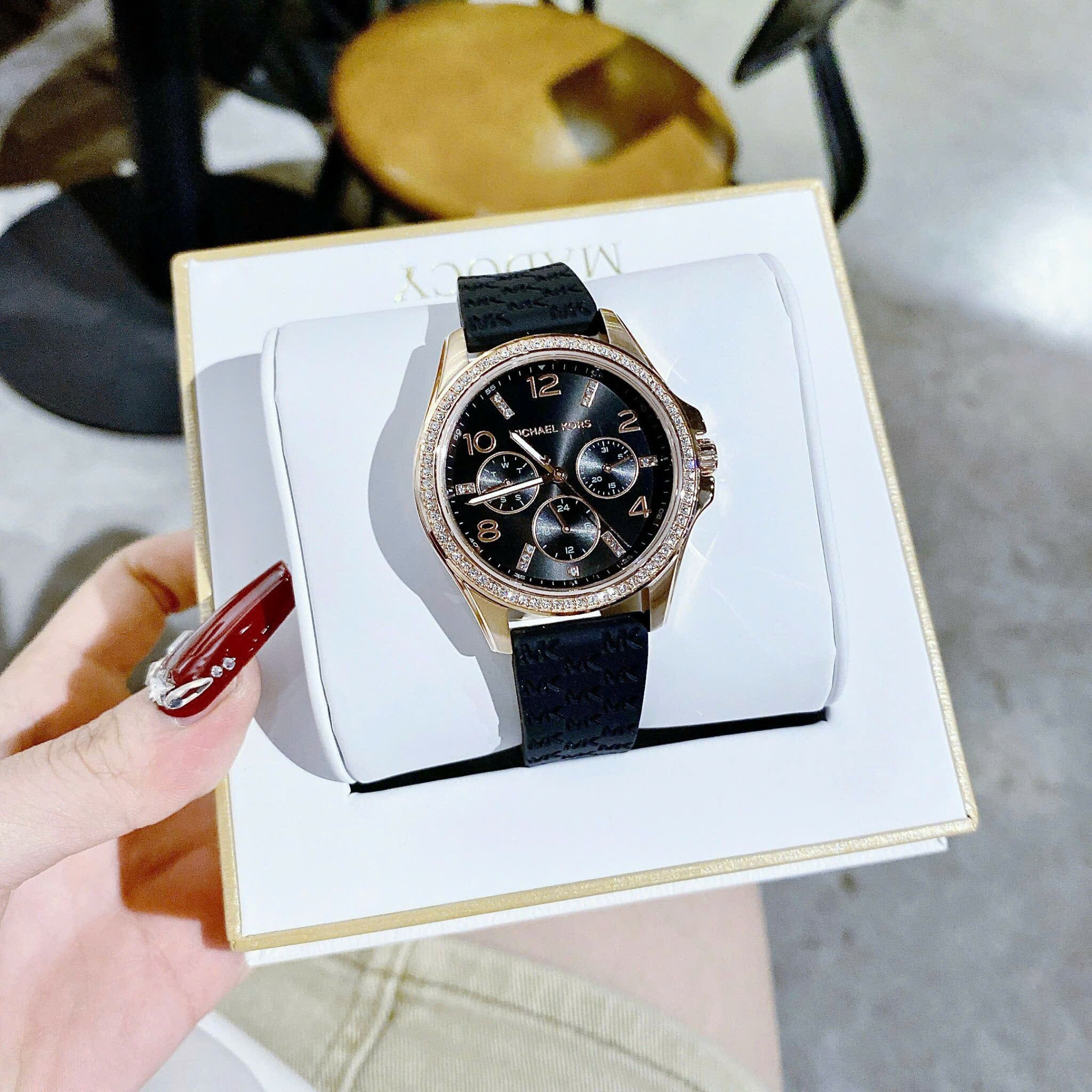 Đồng Hồ Michael Kors Mini Pilot |Nữ Giới |Đính Đá |Dây Silicone Đen |Máy Pin (Quartz) |Size 36mm |donghogiatot.vn