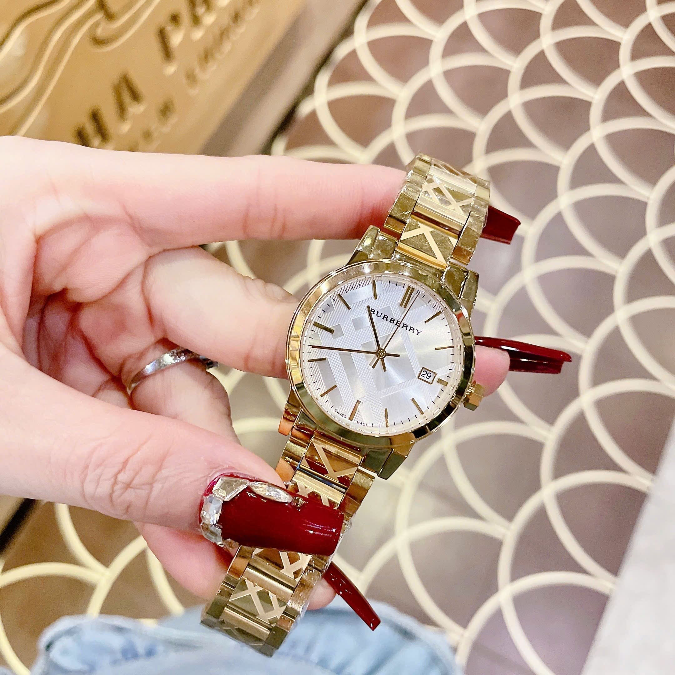 Đồng Hồ Burberry The City |Nữ Giới |Mặt Trắng |Dây Kim Loại Vàng Gold |Máy Pin (Quartz) |Size 34mm |donghogiatot.vn