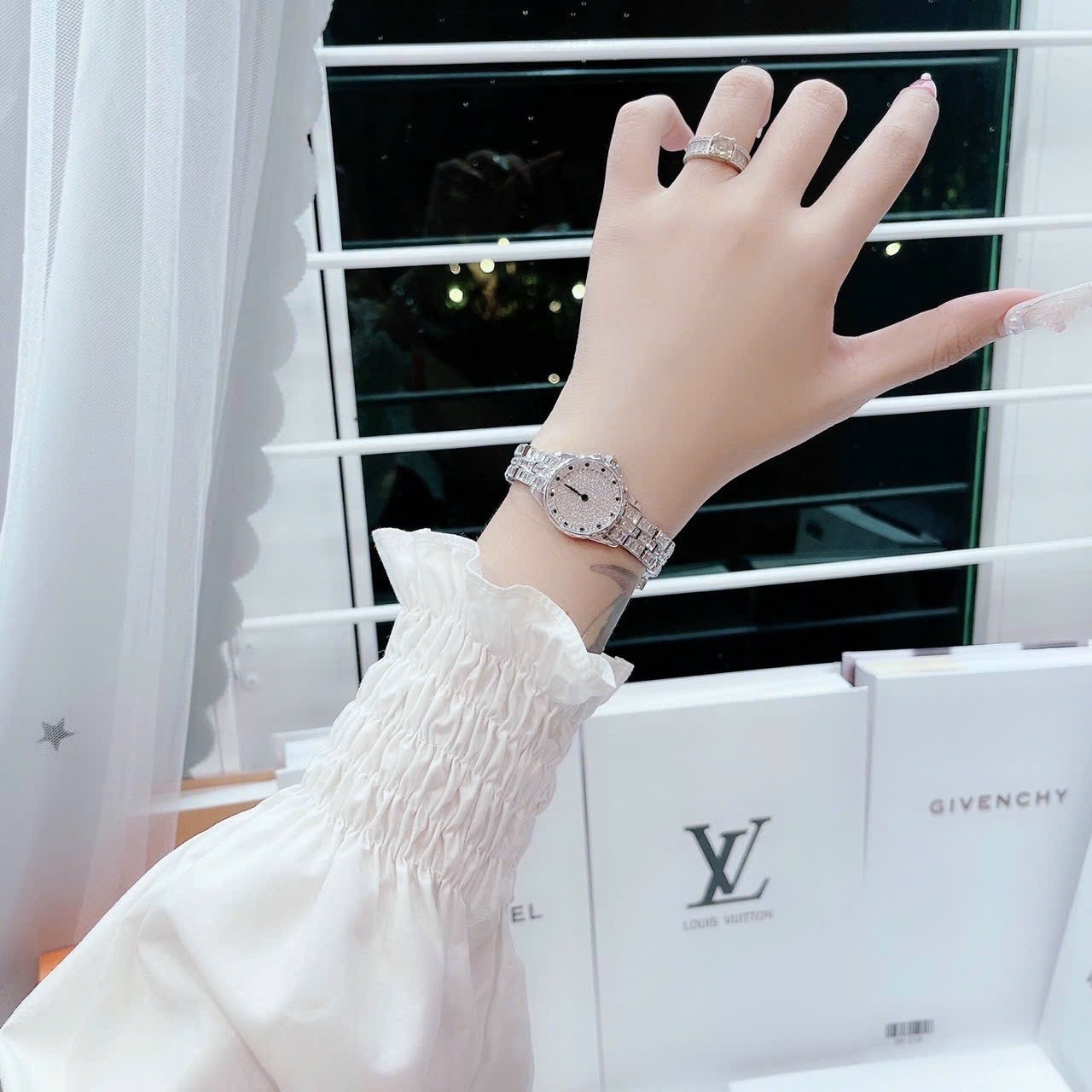 Đồng Hồ Davena Full Đá |Nữ Giới |Silver |Dây Kim Loại Đính Pha Lê |Máy Pin (Quartz) |Size 25mm |donghogiatot.vn