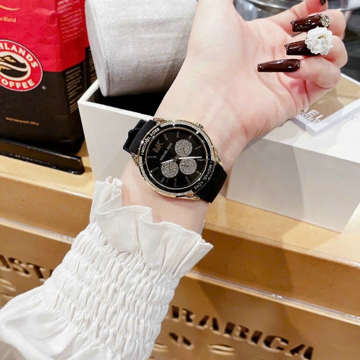 Đồng Hồ Michael Kors Jessa |Unisex |Đính Đá |Dây Cao Su Đen |Máy Pin (Quartz) |Size 40mm |donghogiatot.vn