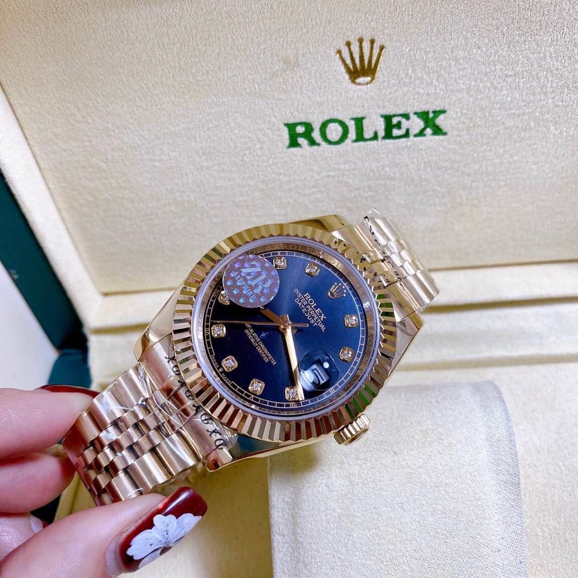 Đồng Hồ Rolex Niềng Khía |Cặp Đôi |Mặt Đen |Dây Kim Loại Vàng Gold |Máy Pin (Máy Quartz) |Size 41x31mm |donghogiatot.vn