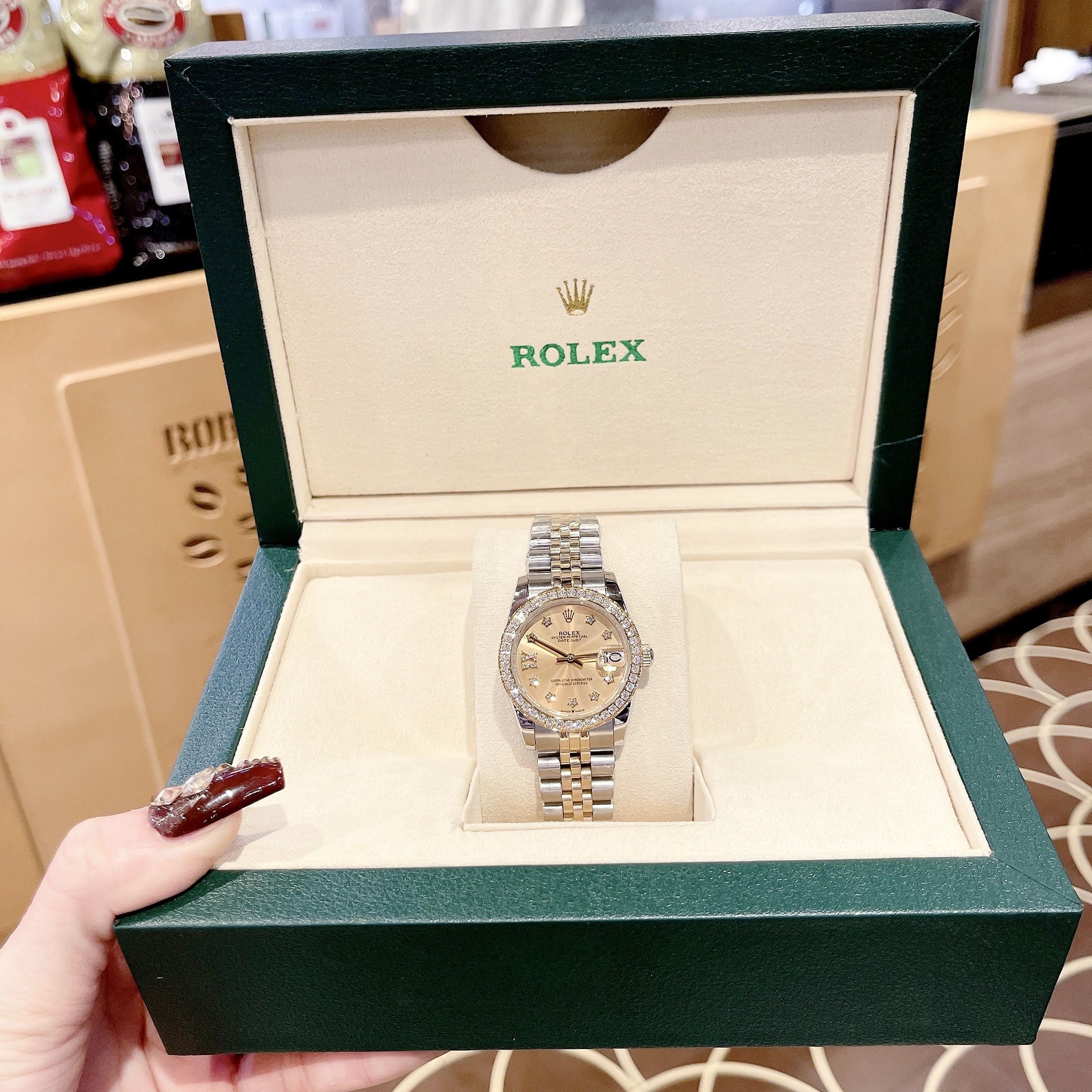 Đồng Hồ Rolex Đính Đá Ngôi Sao |Nữ Giới |Dây Kim Loại Demi Vàng Gold |Máy Pin (Máy Quartz) |Size 31mm |donghogiatot.vn