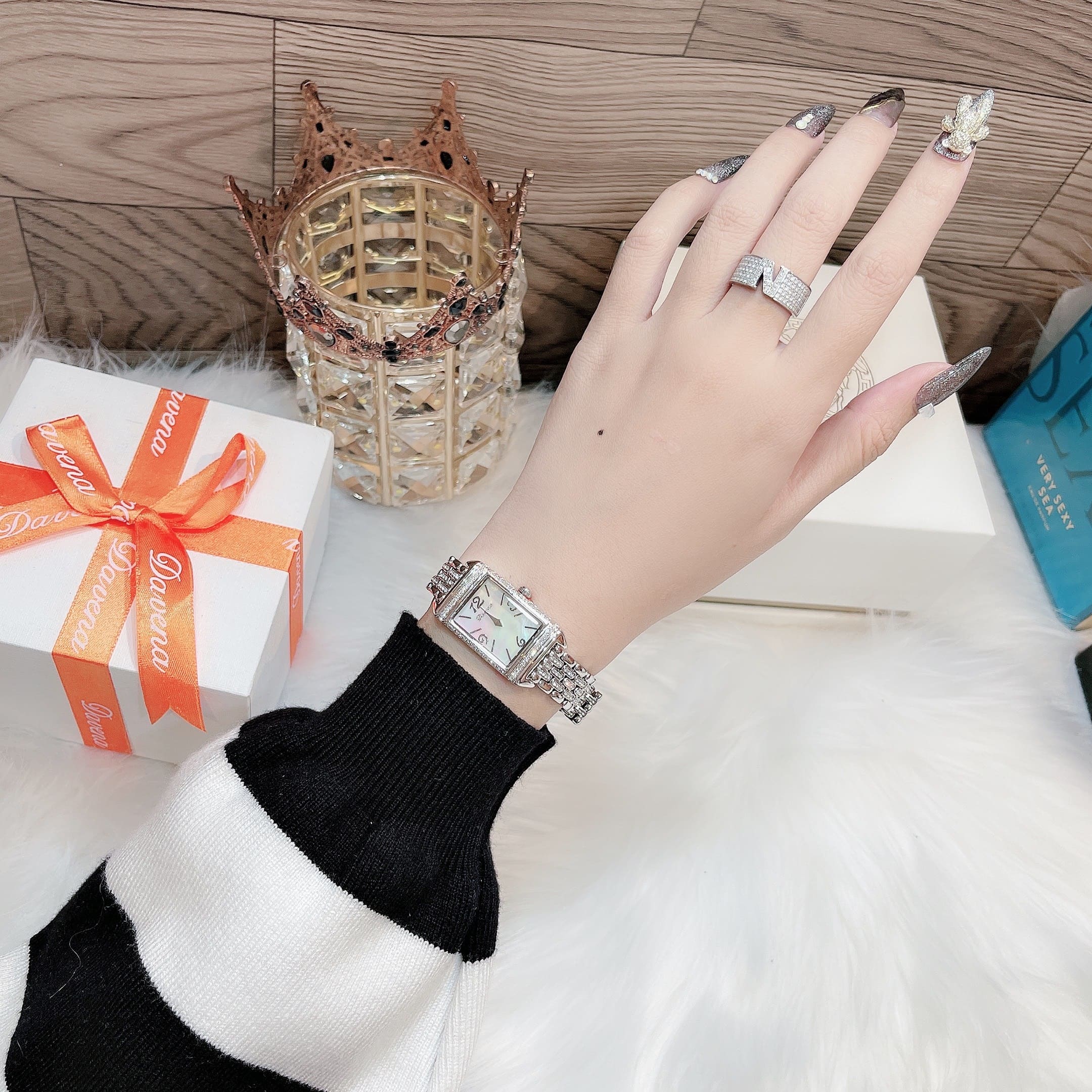 Đồng Hồ Davena Mặt Chữ Nhật |Nữ Giới |Đính Đá |Dây Kim Loại Silver |Máy Pin (Quartz) |Size 19x29mm |donghogiatot.vn