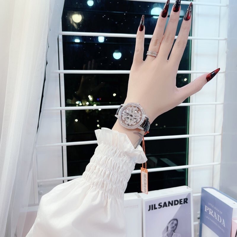 Đồng Hồ Davena Bông Hoa Xoay |Nữ Giới |Đính Đá Silver |Dây Da Đen |Máy Pin (Quartz) |Size 39mm |donghogiatot.vn