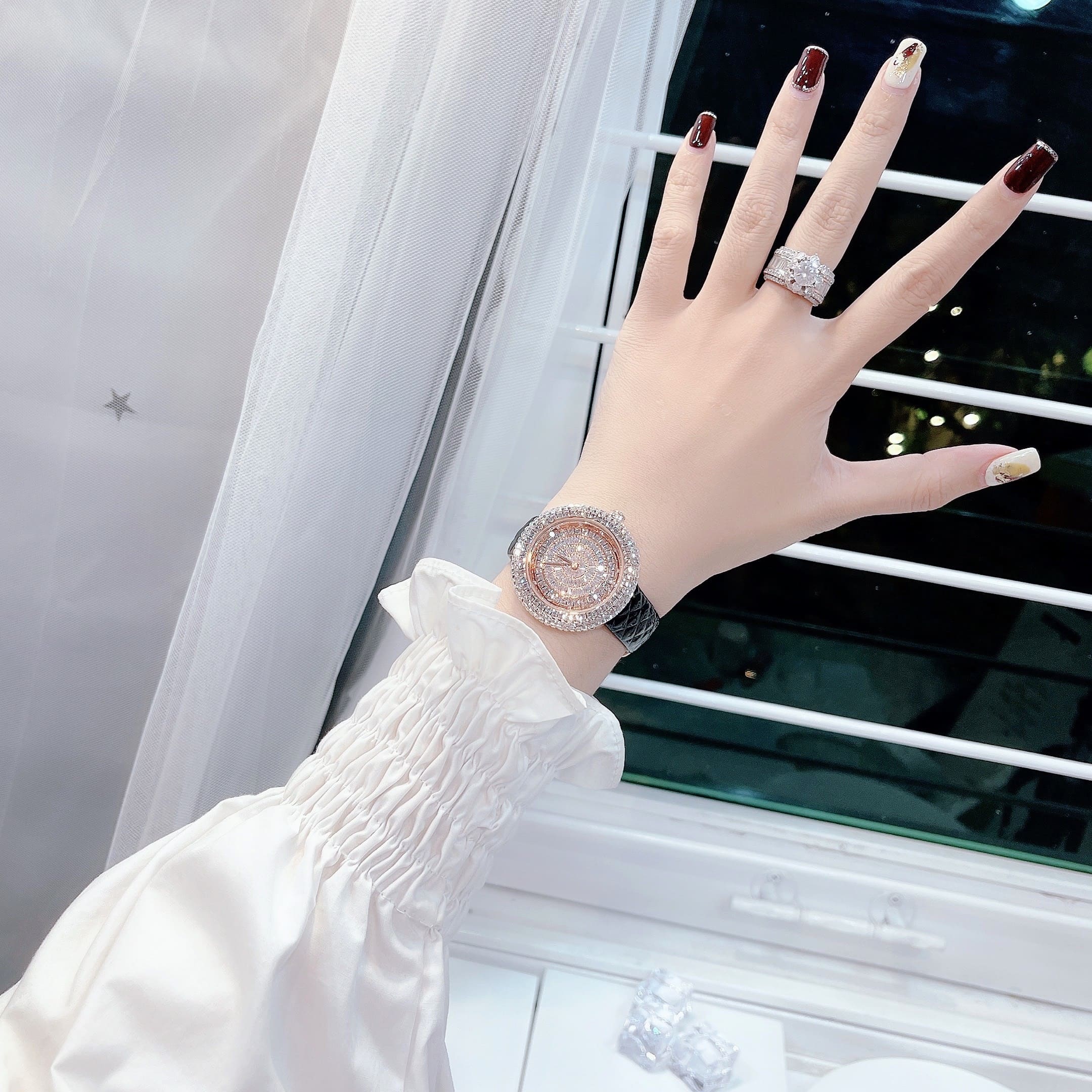 Đồng Hồ Davena Mặt Xoay |Nữ Giới |Full Đá Rose Gold |Dây Da Đen |Máy Pin (Quartz) |Size 39mm |donghogiatot.vn