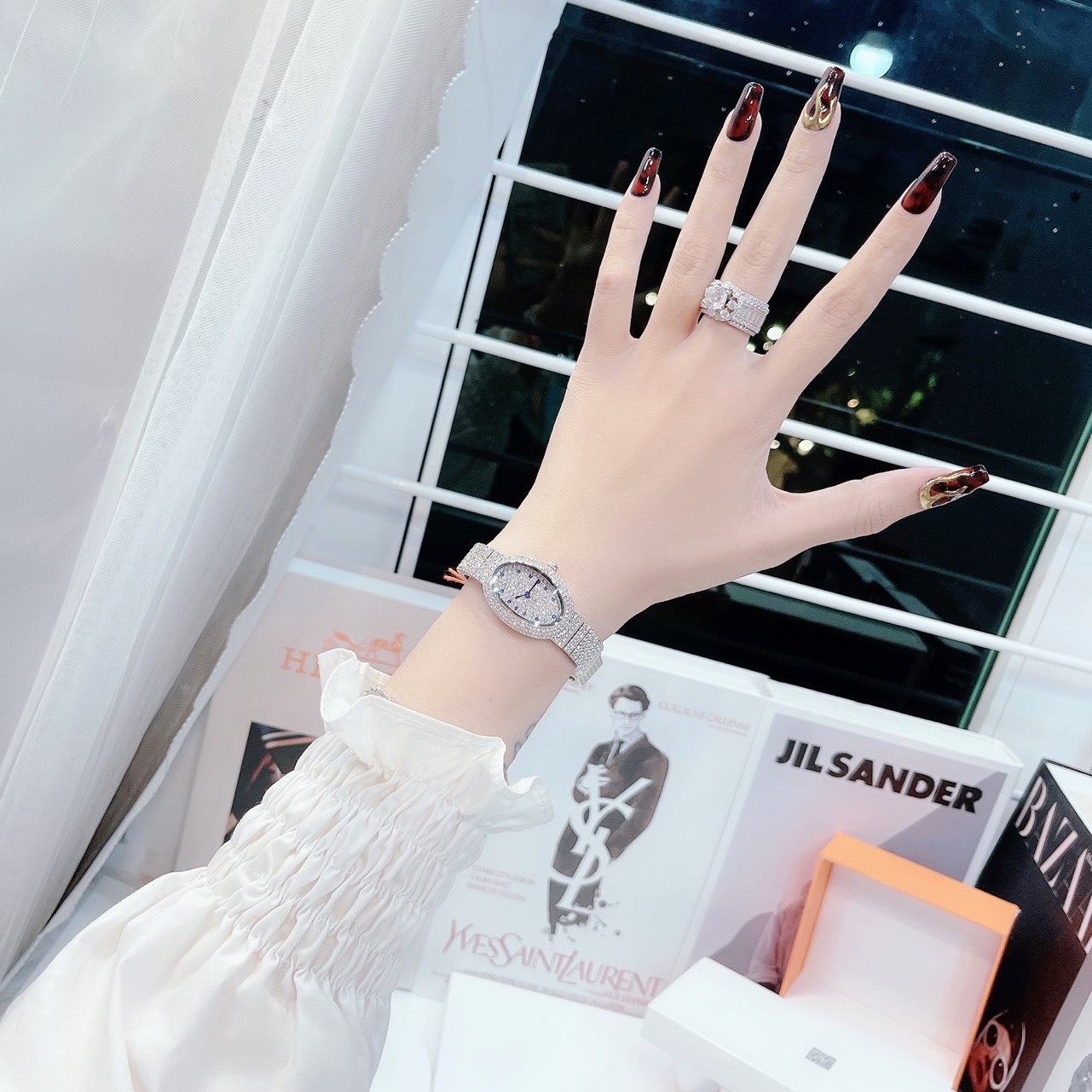 Đồng Hồ Davena Mặt Oval |Nữ Giới |Đính Đá Xanh |Vòng Tay Trắng Silver |Máy Pin (Quartz) |Size 28mm |donghogiatot.vn