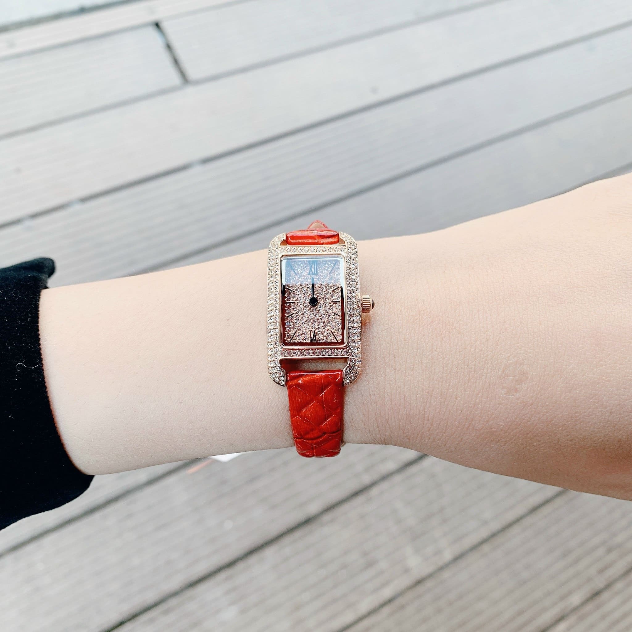 Đồng Hồ Davena Mặt Chữ Nhật |Nữ Giới |Đính Đá |Rose Gold |Dây Da Đỏ |Máy Pin (Quartz) |Size 21x27mm |donghogiatot.vn