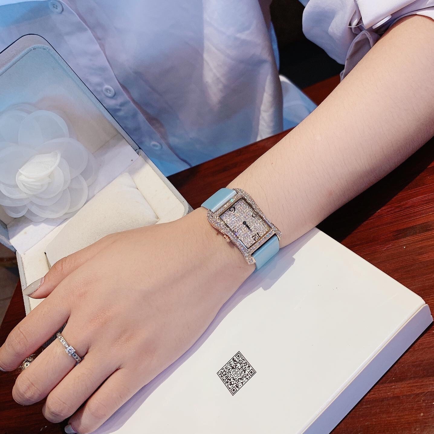 Đồng Hồ Davena Tựa Hermes |Nữ Giới |Full Đá Rose Gold |Dây Da Xanh |Máy Pin (Máy Quartz) |Size 28x40mm |donghogiatot.vn