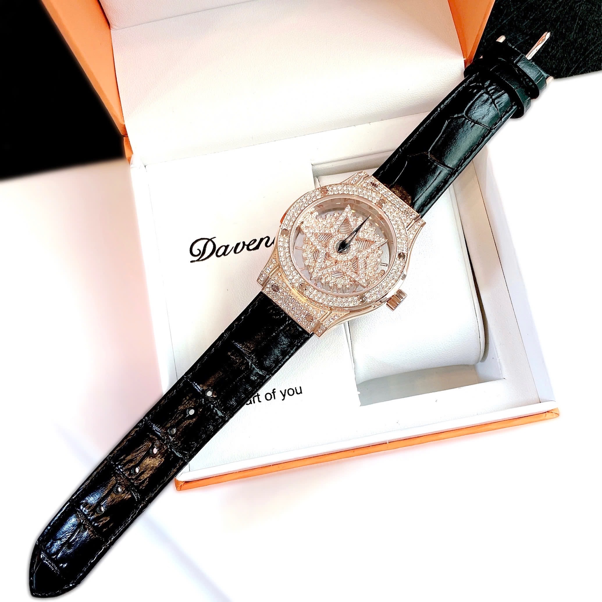 Đồng Hồ Davena Ngôi Sao Xoay |Nữ Giới |Full Đá Rose Gold |Dây Da Đen |Máy Pin (Quartz) |Size 38mm |donghogiatot.vn