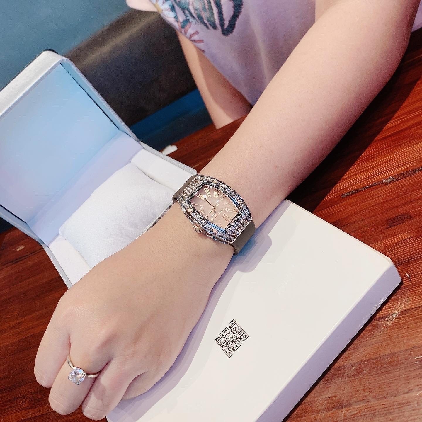 Đồng Hồ Davena Mặt Chữ Nhật |Nữ Giới |Rose Gold |Dây Silicone Nâu |Máy Pin (Quartz) |Size 30x38mm |donghogiatot.vn