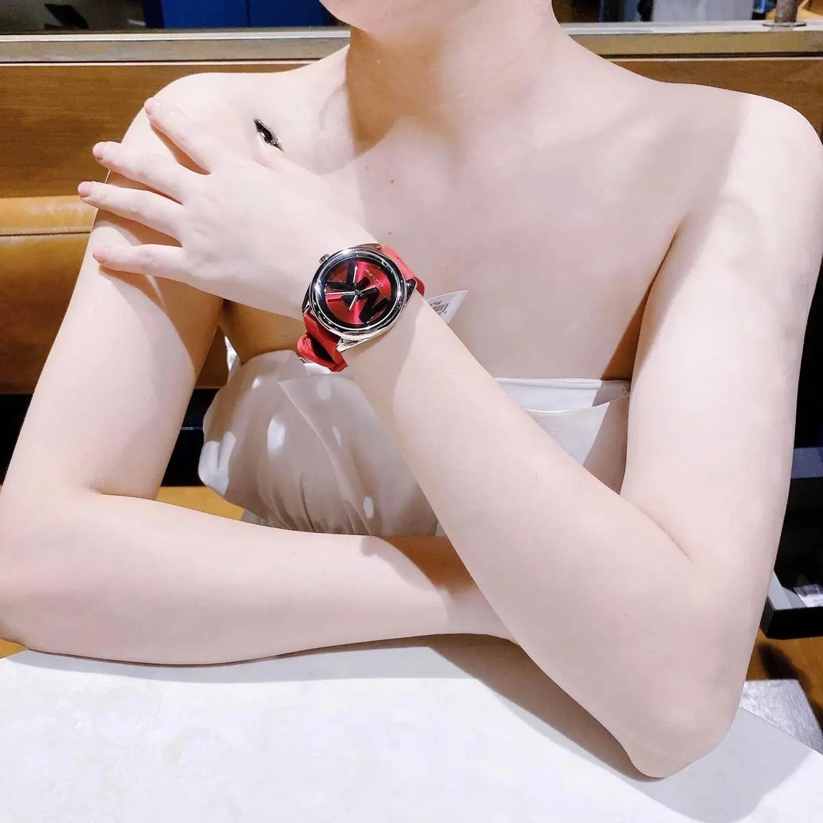 Đồng Hồ Michael Kors Janelle |Nữ Giới |Silver |Dây Silicone Đỏ |Máy Pin (Quartz) |Size 40mm |donghogiatot.vn