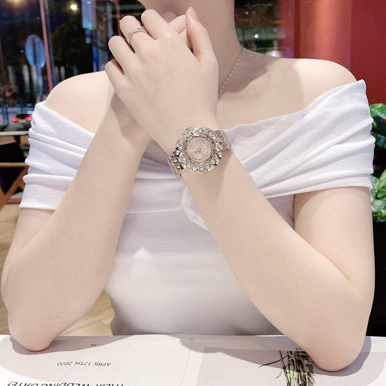 Đồng Hồ Davena Mặt Tròn Xoay |Nữ Giới |Rose Gold |Dây Kim Loại Đính Đá |Máy Pin (Quartz) |Size 38mm |donghogiatot.vn