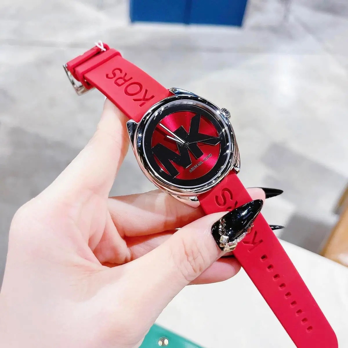 Đồng Hồ Michael Kors Janelle |Nữ Giới |Silver |Dây Silicone Đỏ |Máy Pin (Quartz) |Size 40mm |donghogiatot.vn