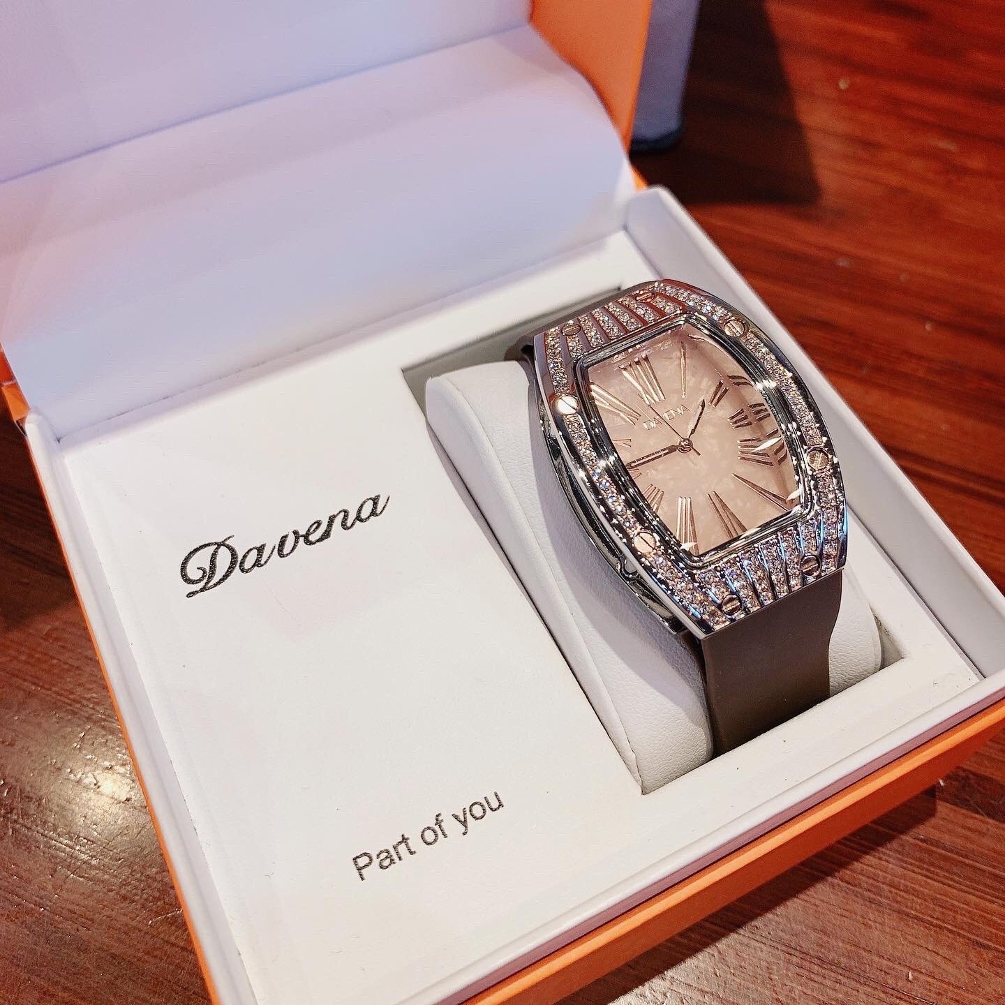 Đồng Hồ Davena Mặt Chữ Nhật |Nữ Giới |Rose Gold |Dây Silicone Nâu |Máy Pin (Quartz) |Size 30x38mm |donghogiatot.vn