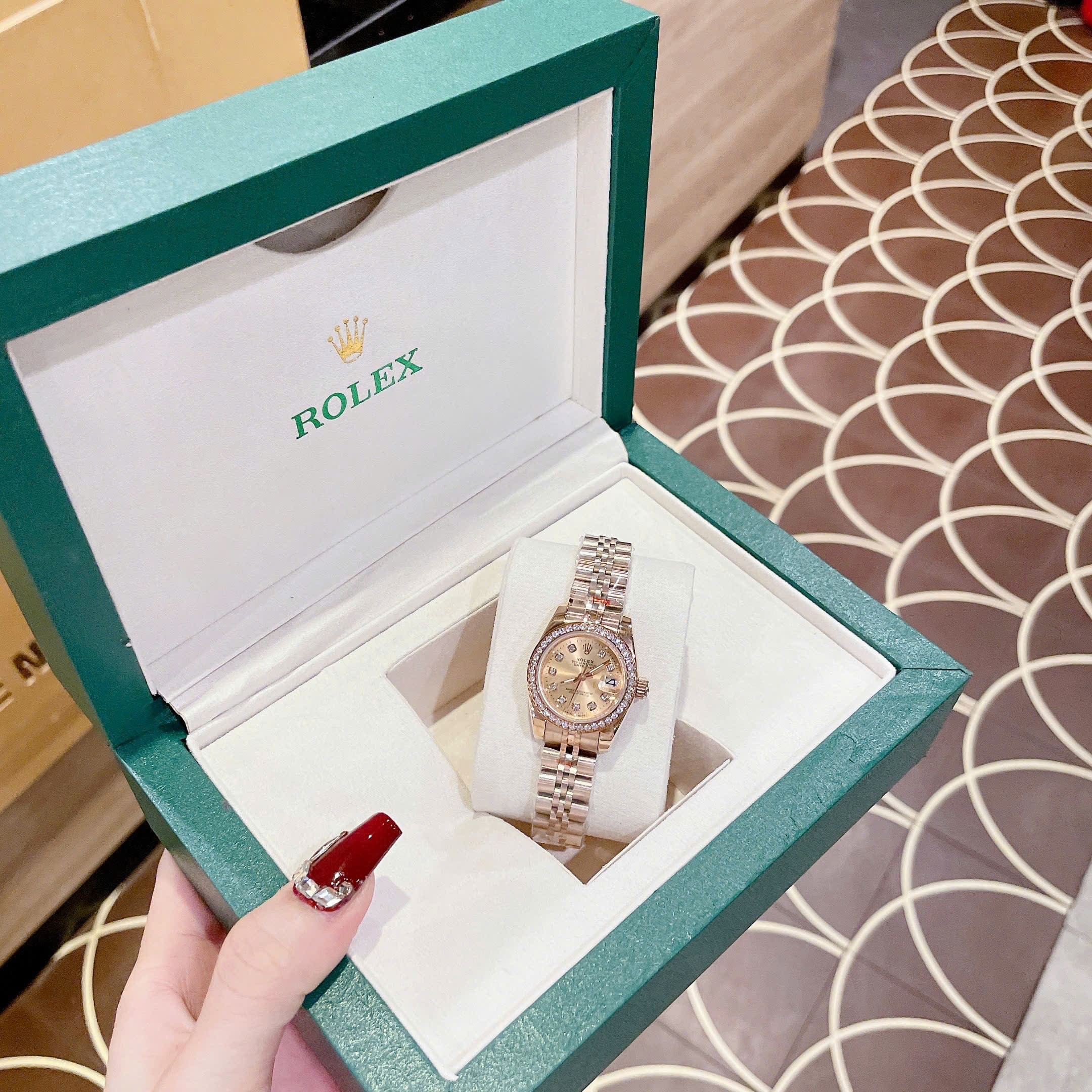 Đồng Hồ Rolex Đính Đá |Nữ Giới |Mặt Vàng |Dây Kim Loại Rose Gold |Máy Pin (Máy Quartz) |Size 28mm |donghogiatot.vn