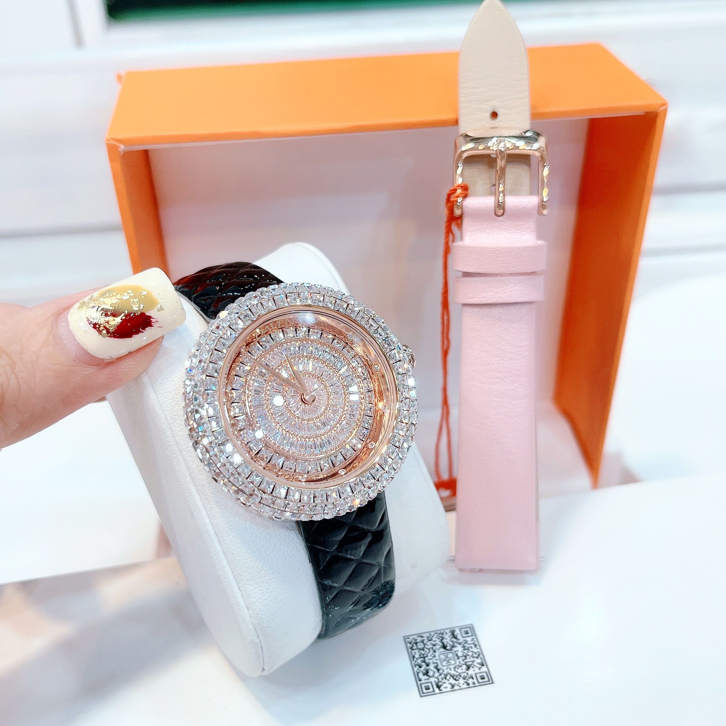 Đồng Hồ Davena Mặt Xoay |Nữ Giới |Full Đá Rose Gold |Dây Da Đen |Máy Pin (Quartz) |Size 39mm |donghogiatot.vn