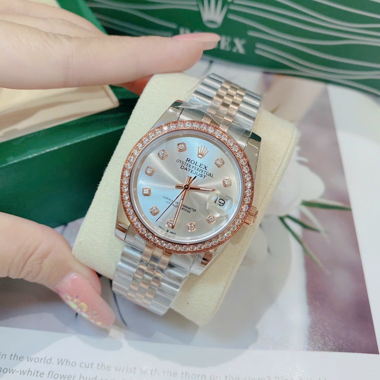Đồng Hồ Rolex Đính Đá |Nữ Giới |Mặt Trắng |Dây Kim Loại Demi Rose |Máy Cơ (Automatic) |Size 36mm |donghogiatot.vn