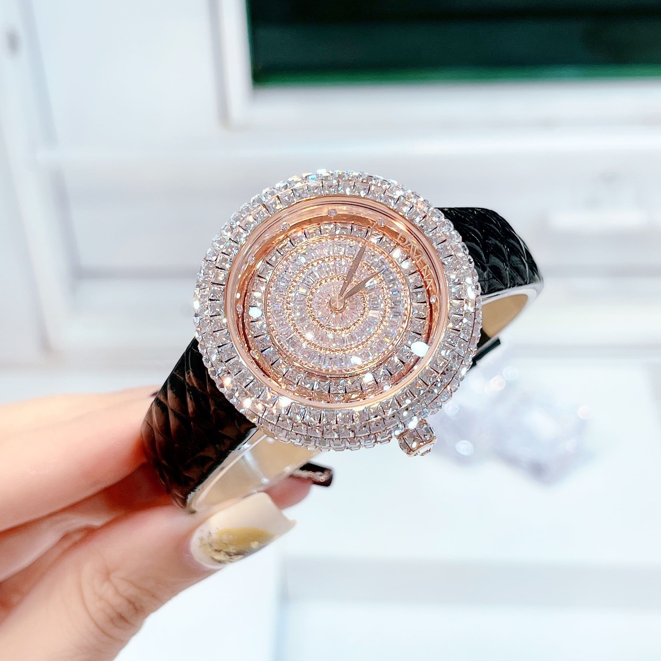 Đồng Hồ Davena Mặt Xoay |Nữ Giới |Full Đá Rose Gold |Dây Da Đen |Máy Pin (Quartz) |Size 39mm |donghogiatot.vn