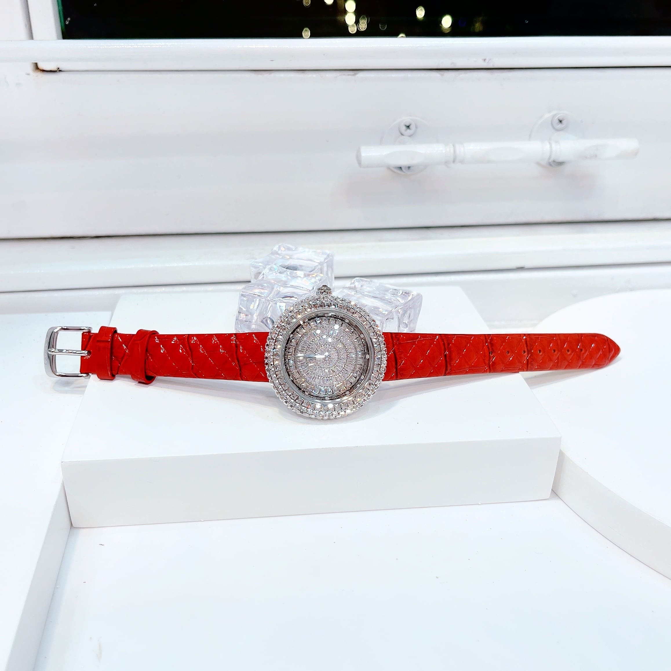 Đồng Hồ Davena Mặt Xoay |Nữ Giới |Full Đá Trắng Silver |Dây Da Đỏ |Máy Pin (Quartz) |Size 39mm |donghogiatot.vn