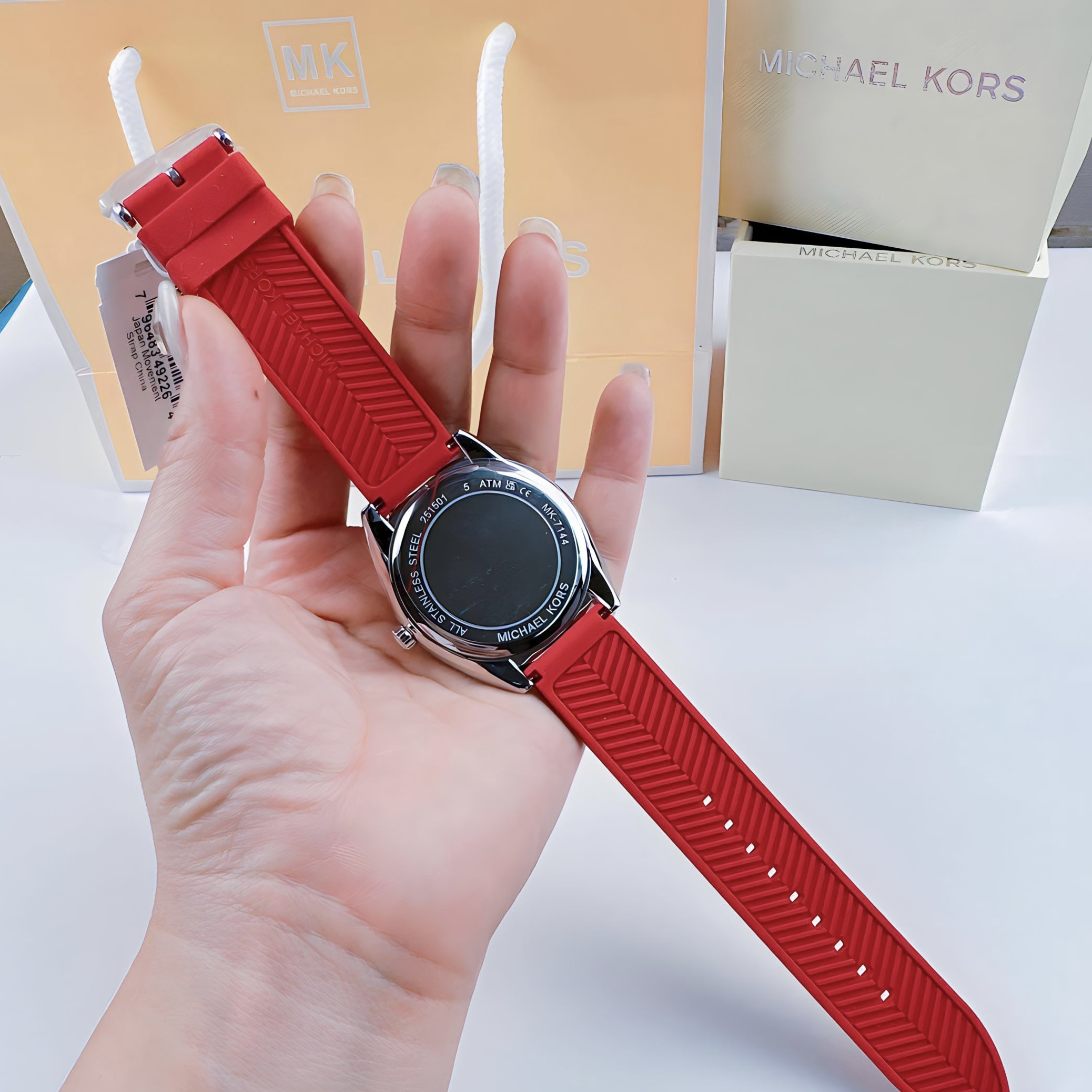 Đồng Hồ Michael Kors Janelle |Nữ Giới |Silver |Dây Silicone Đỏ |Máy Pin (Quartz) |Size 40mm |donghogiatot.vn