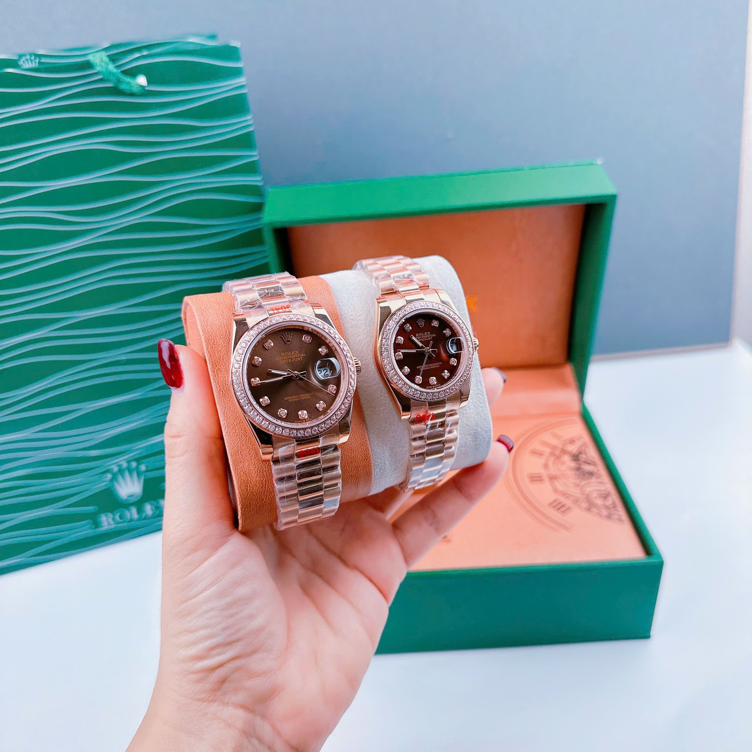 Đồng Hồ Rolex Đính Đá |Cặp Đôi |Mặt Nâu |Dây Kim Loại Rose Gold |Máy Pin (Máy Quartz) |Size 36x31mm |donghogiatot.vn