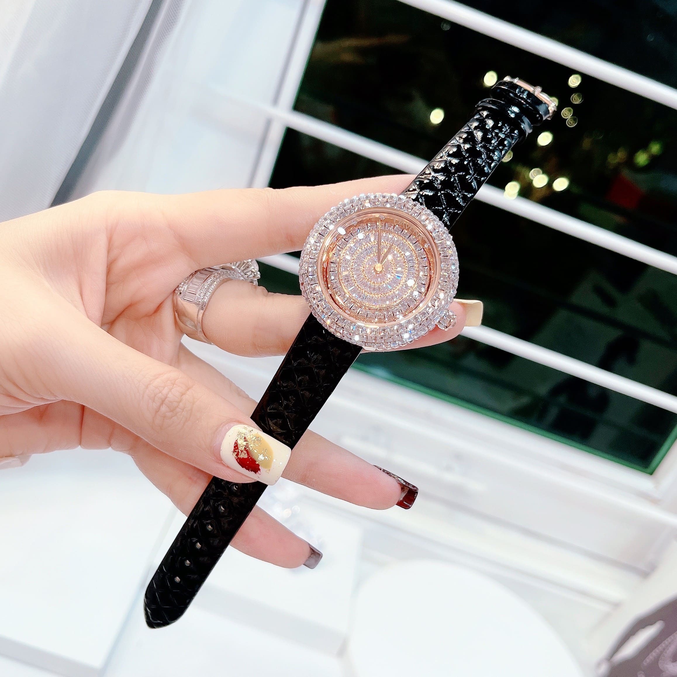Đồng Hồ Davena Mặt Xoay |Nữ Giới |Full Đá Rose Gold |Dây Da Đen |Máy Pin (Quartz) |Size 39mm |donghogiatot.vn