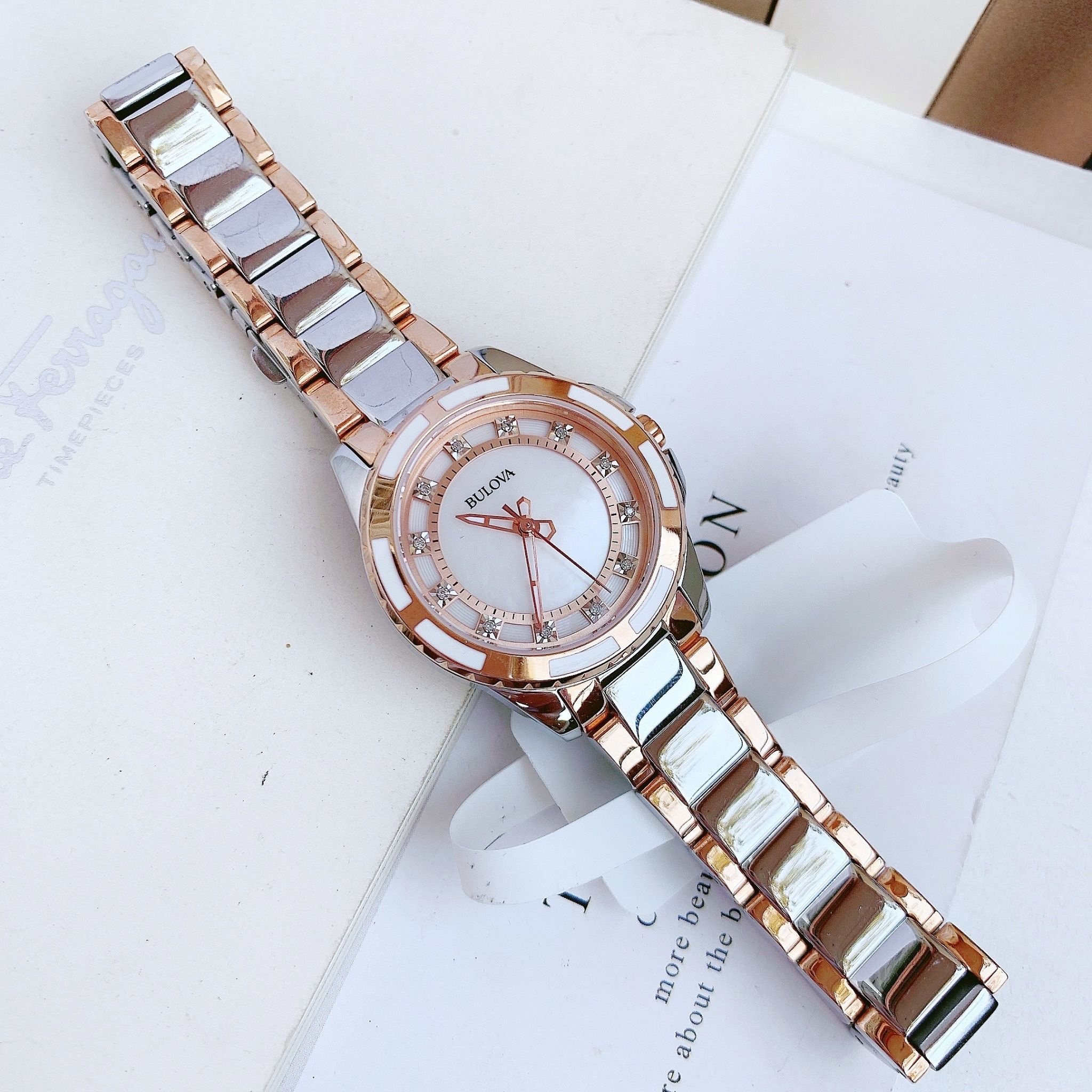 Đồng Hồ Bulova Classic |Nữ Giới |Đính Đá |Dây Kim Loại Rose Gold |Máy Pin (Quartz) |Size 32mm |donghogiatot.vn