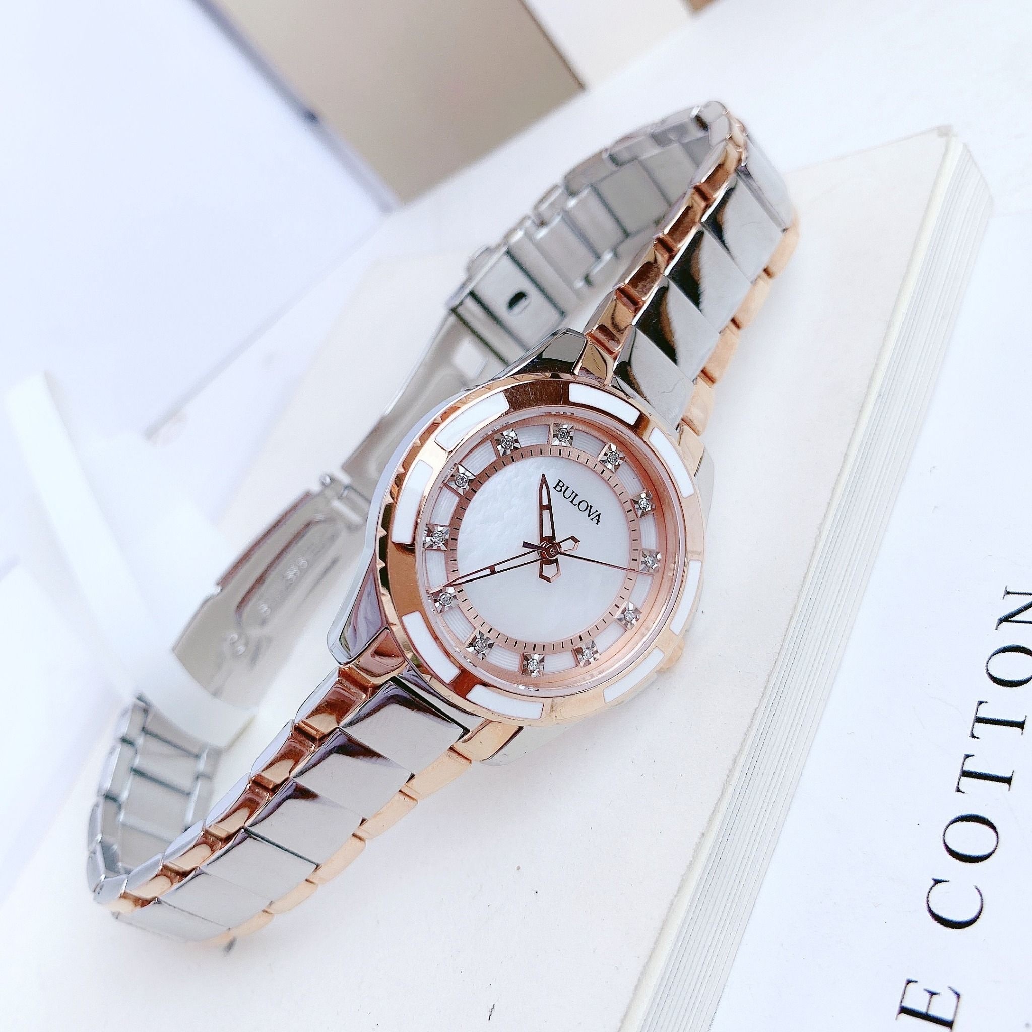 Đồng Hồ Bulova Classic |Nữ Giới |Đính Đá |Dây Kim Loại Rose Gold |Máy Pin (Quartz) |Size 32mm |donghogiatot.vn