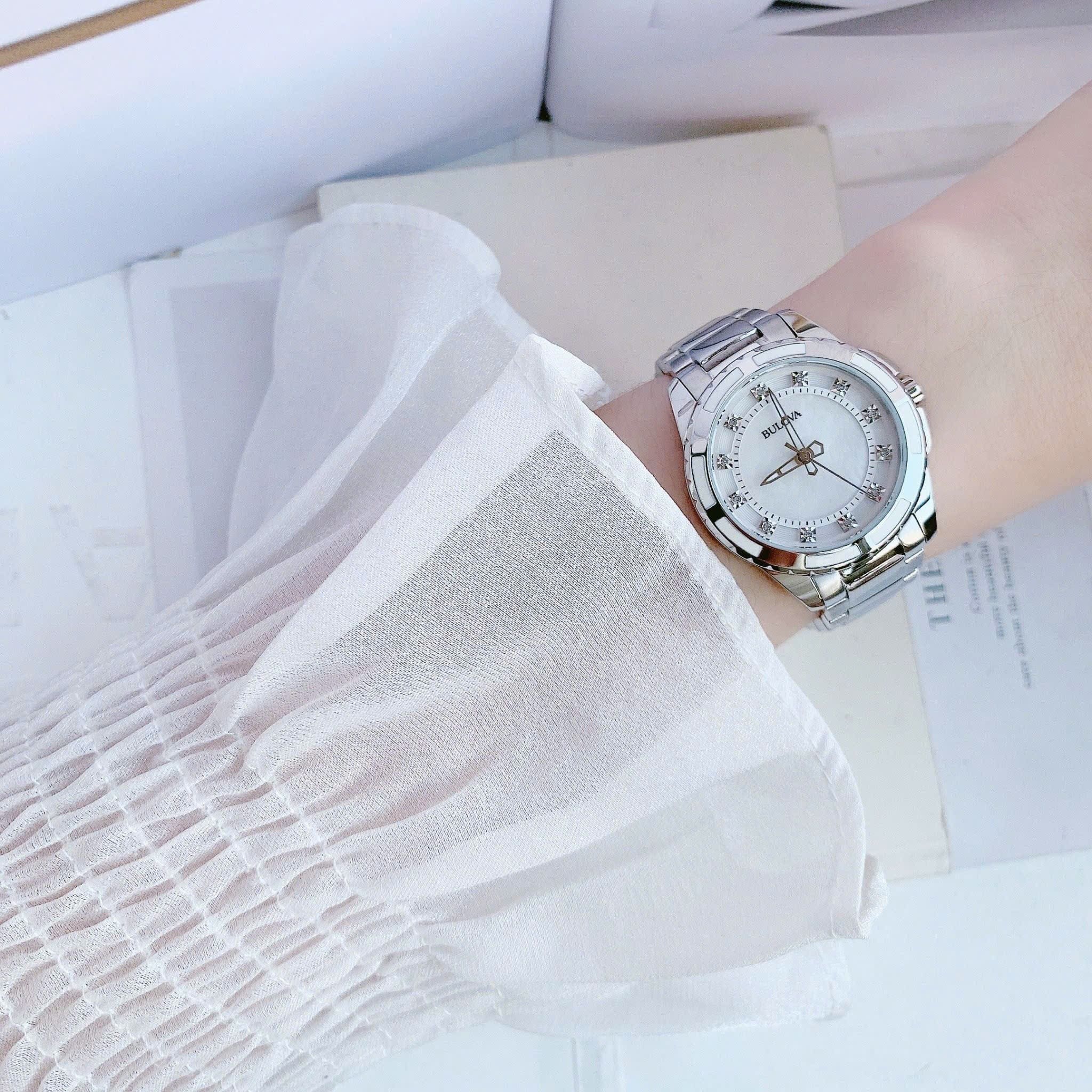 Đồng Hồ Bulova Classic |Nữ Giới |Đính Đá |Dây Kim Loại Trắng Silver |Máy Pin (Quartz) |Size 32mm |donghogiatot.vn