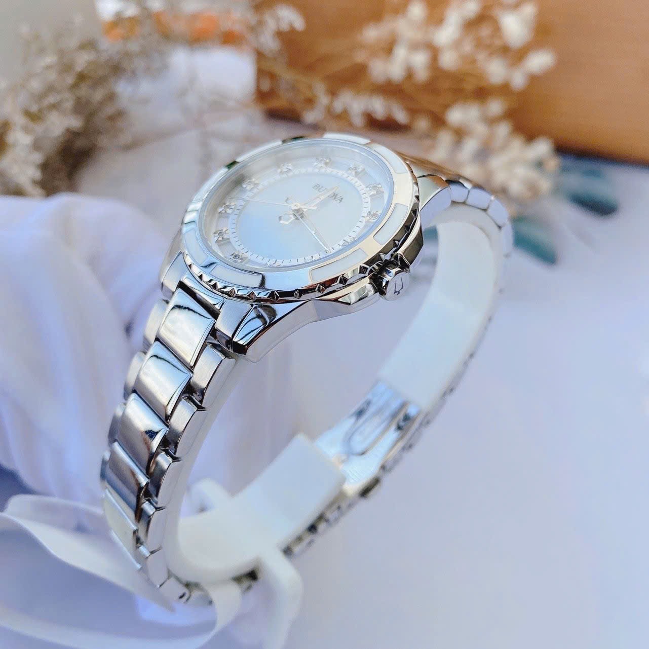 Đồng Hồ Bulova Classic |Nữ Giới |Đính Đá |Dây Kim Loại Trắng Silver |Máy Pin (Quartz) |Size 32mm |donghogiatot.vn