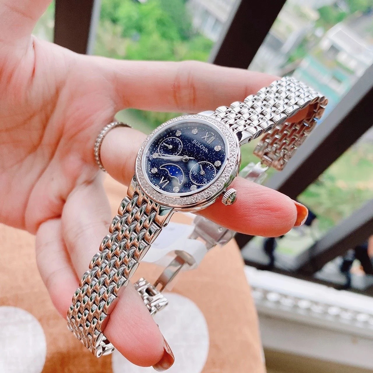 Đồng Hồ Bulova Moonphase |Nữ Giới |Mặt Xanh Dương |Dây Kim Loại Silver |Máy Pin (Quartz) |Size 32mm |donghogiatot.vn