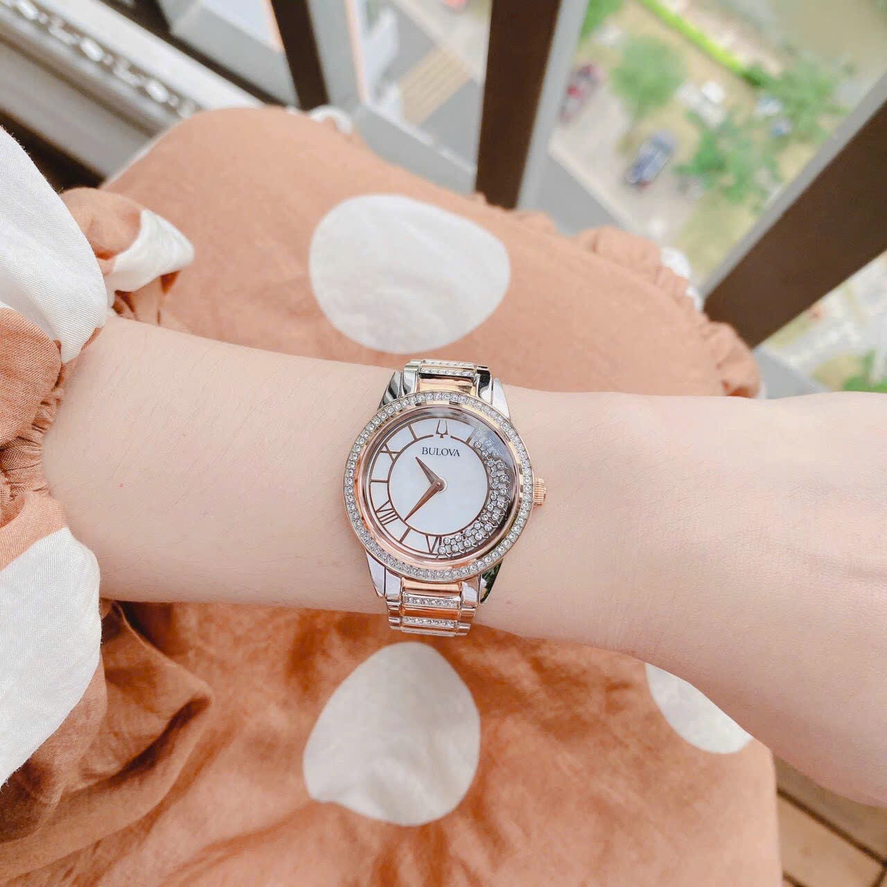 Đồng Hồ Bulova Turnstyle |Nữ Giới |Đính Đá |Dây Kim Loại Demi Rose Gold |Máy Pin (Quartz) |Size 33mm |donghogiatot.vn