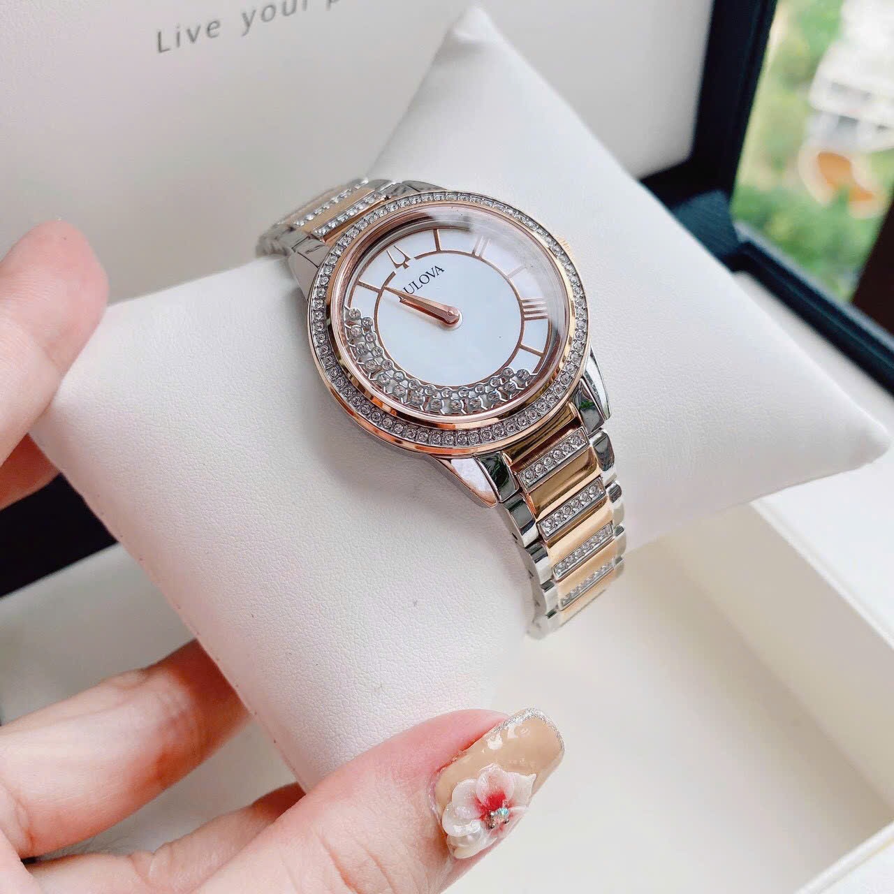 Đồng Hồ Bulova Turnstyle |Nữ Giới |Đính Đá |Dây Kim Loại Demi Rose Gold |Máy Pin (Quartz) |Size 33mm |donghogiatot.vn
