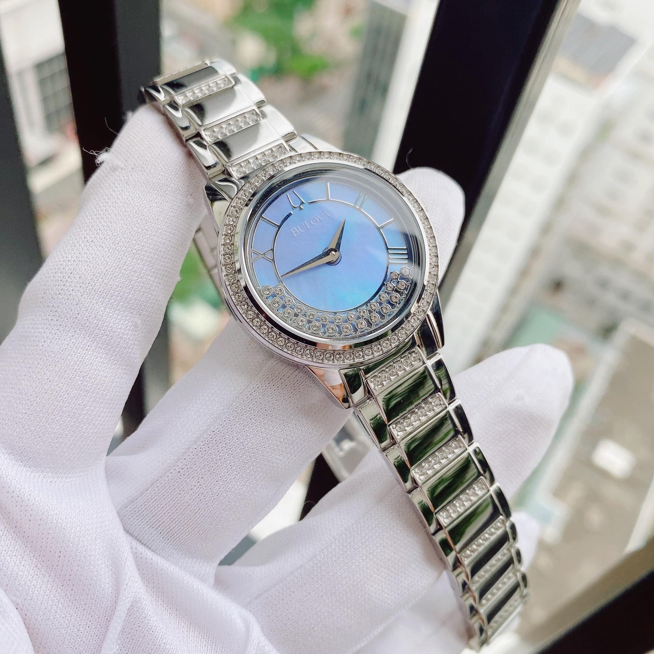 Đồng Hồ Bulova Turnstyle |Nữ giới |Xà Cừ Xanh |Đính Đá |Dây Kim Loại Silver |Máy Pin (Quartz) |Size 33mm |donghogiatot.vn