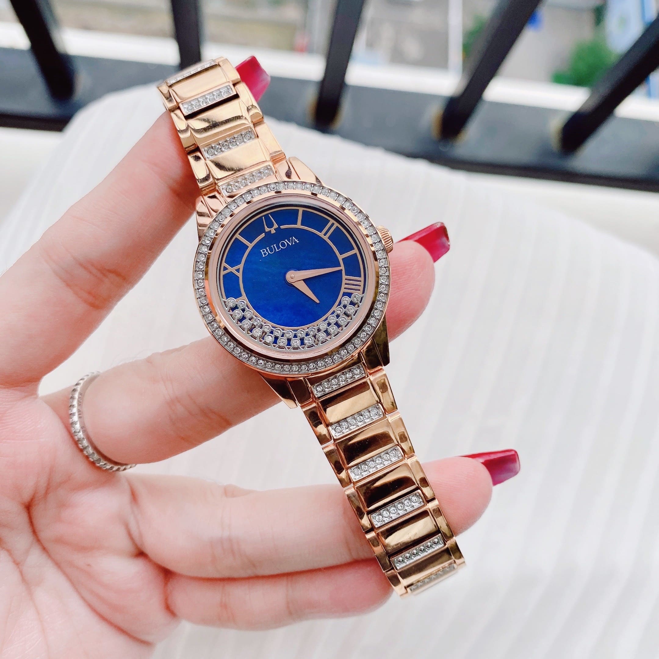 Đồng Hồ Bulova Turnstyle |Nữ Giới |Mặt Xanh Dương |Dây Kim Loại Rose Gold |Máy Pin (Quartz) |Size 33mm |donghogiatot.vn