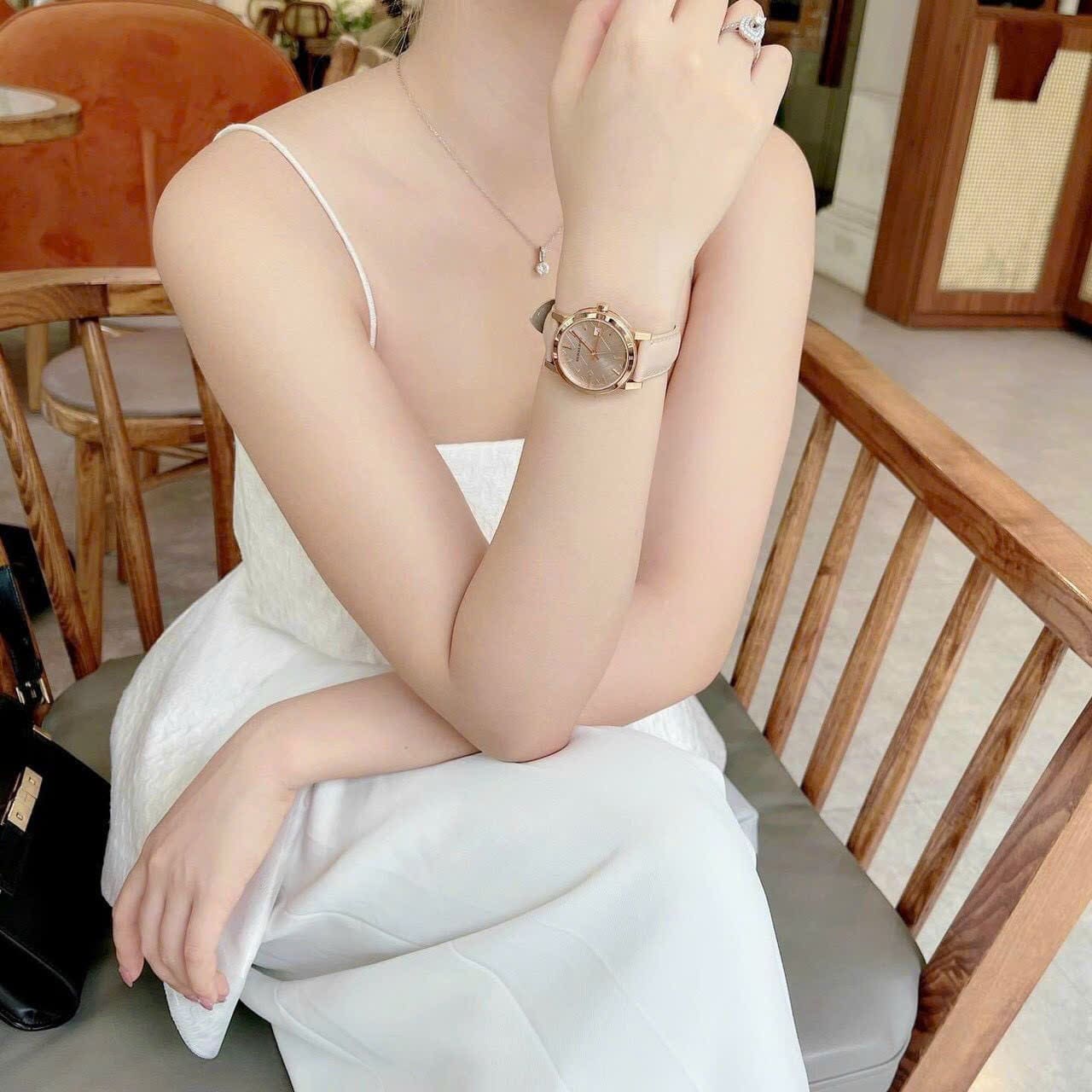 Đồng Hồ Burberry The City |Cặp Đôi |Mặt Rose Gold |Dây Da Nude |Size 34x28mm |donghogiatot.vn