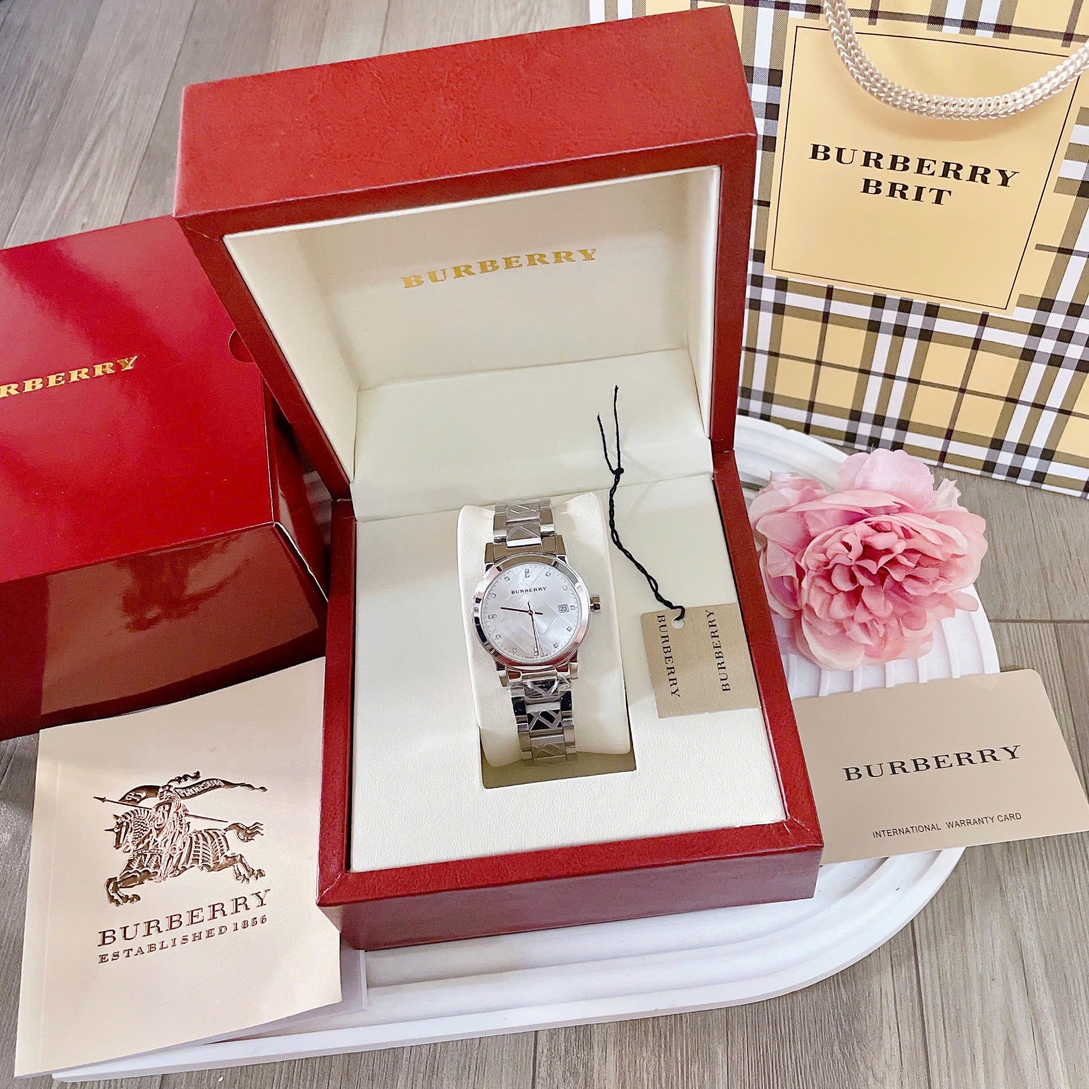 Đồng Hồ Burberry The City |Nữ Giới |Mặt Đính Đá |Dây Kim Loại Silver |Máy Pin (Quartz) |Size 34mm |donghogiatot.vn