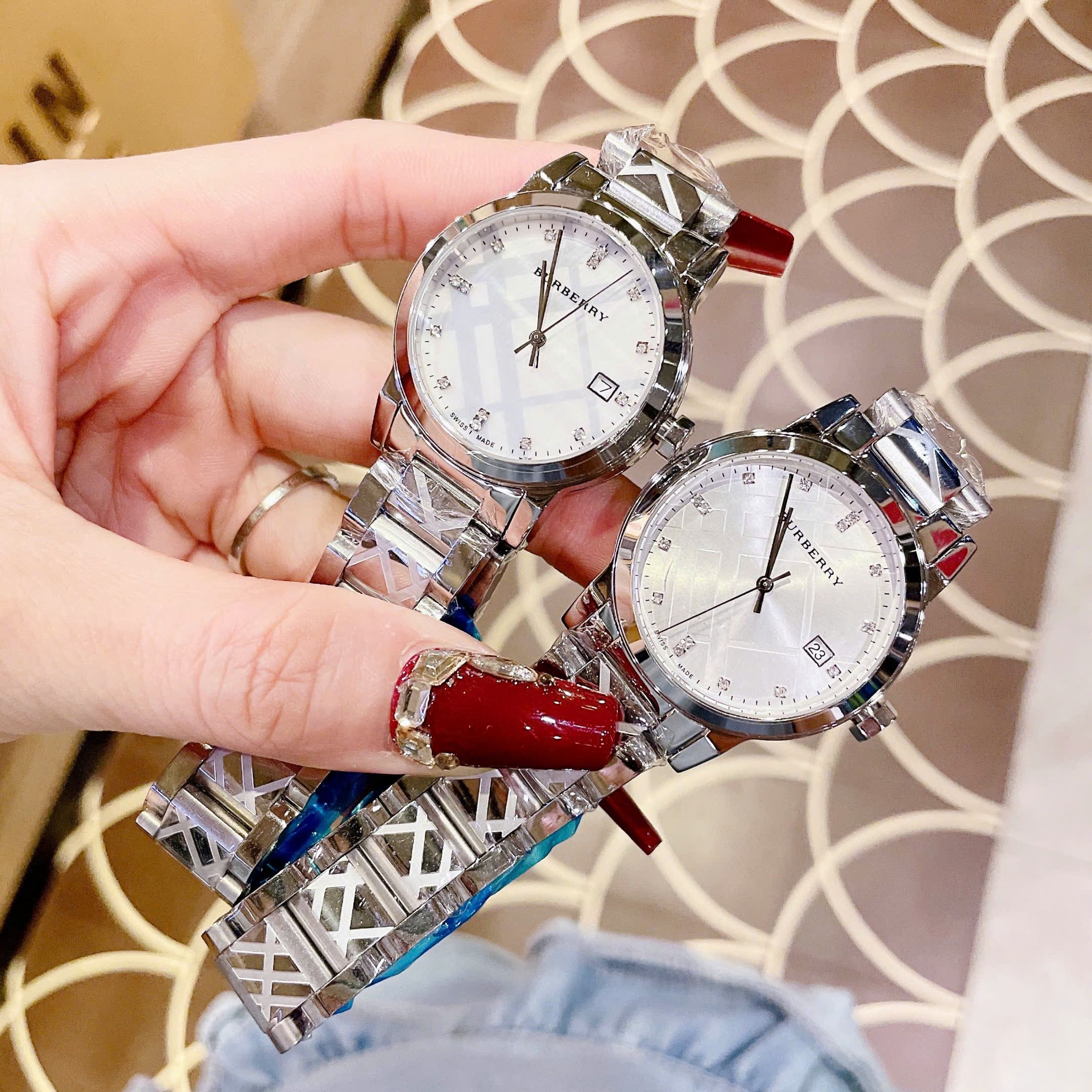 Đồng Hồ Burberry The City |Nữ Giới |Mặt Đính Đá |Dây Kim Loại Silver |Máy Pin (Quartz) |Size 34mm |donghogiatot.vn