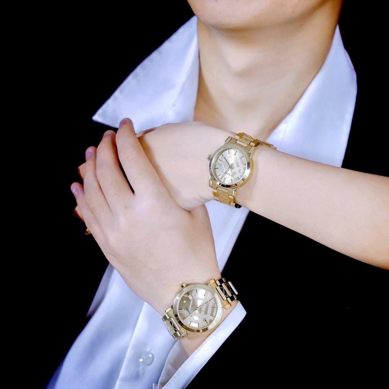 Đồng Hồ Burberry The City |Cặp Đôi |Mặt Tròn |Dây Kim Loại Vàng Gold |Size 38x34mm |donghogiatot.vn