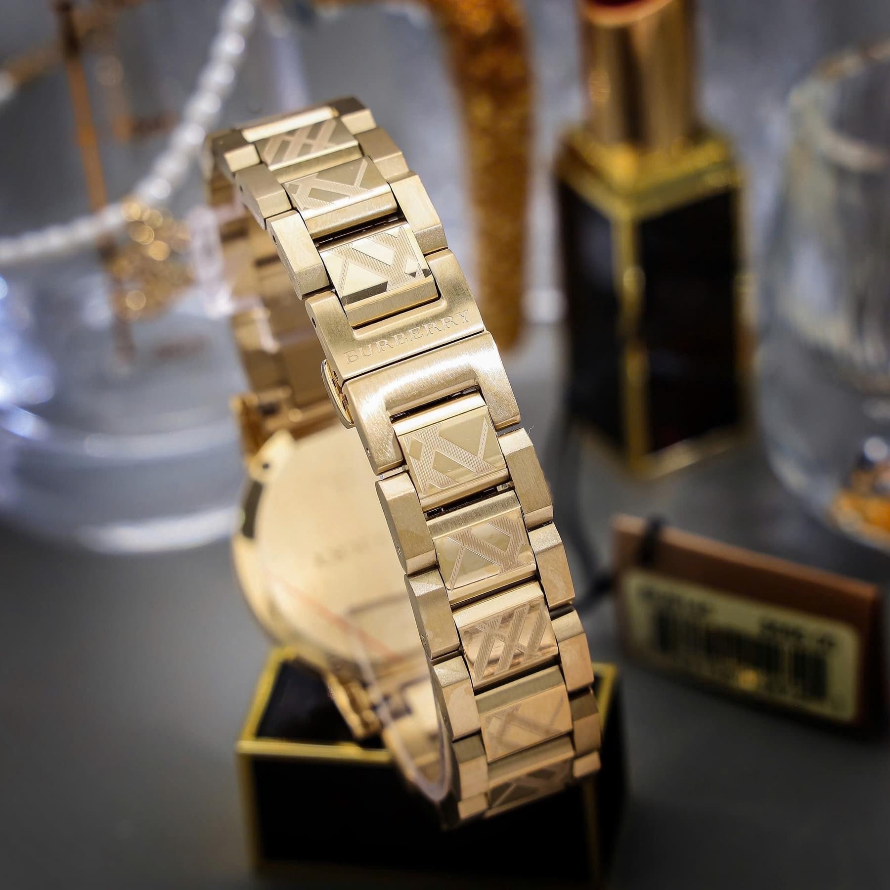 Đồng Hồ Burberry The City |Cặp Đôi |Mặt Tròn |Dây Kim Loại Vàng Gold |Size 38x34mm |donghogiatot.vn