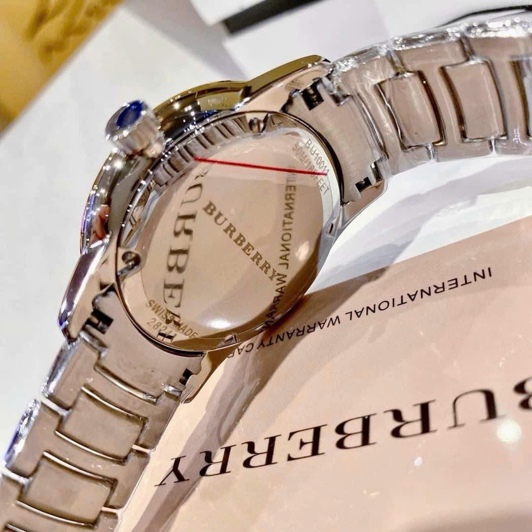 Đồng Hồ Burberry The Classic |Cặp Đôi |Mặt Tròn |Dây Kim Loại Demi Vàng Gold |Size 40x32mm |donghogiatot.vn