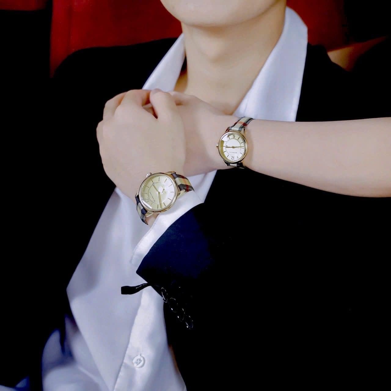 Đồng Hồ Burberry The Classic |Cặp Đôi |Vàng Gold |Dây Vải Sọc Bọc Da |Size 40x32mm |donghogiatot.vn