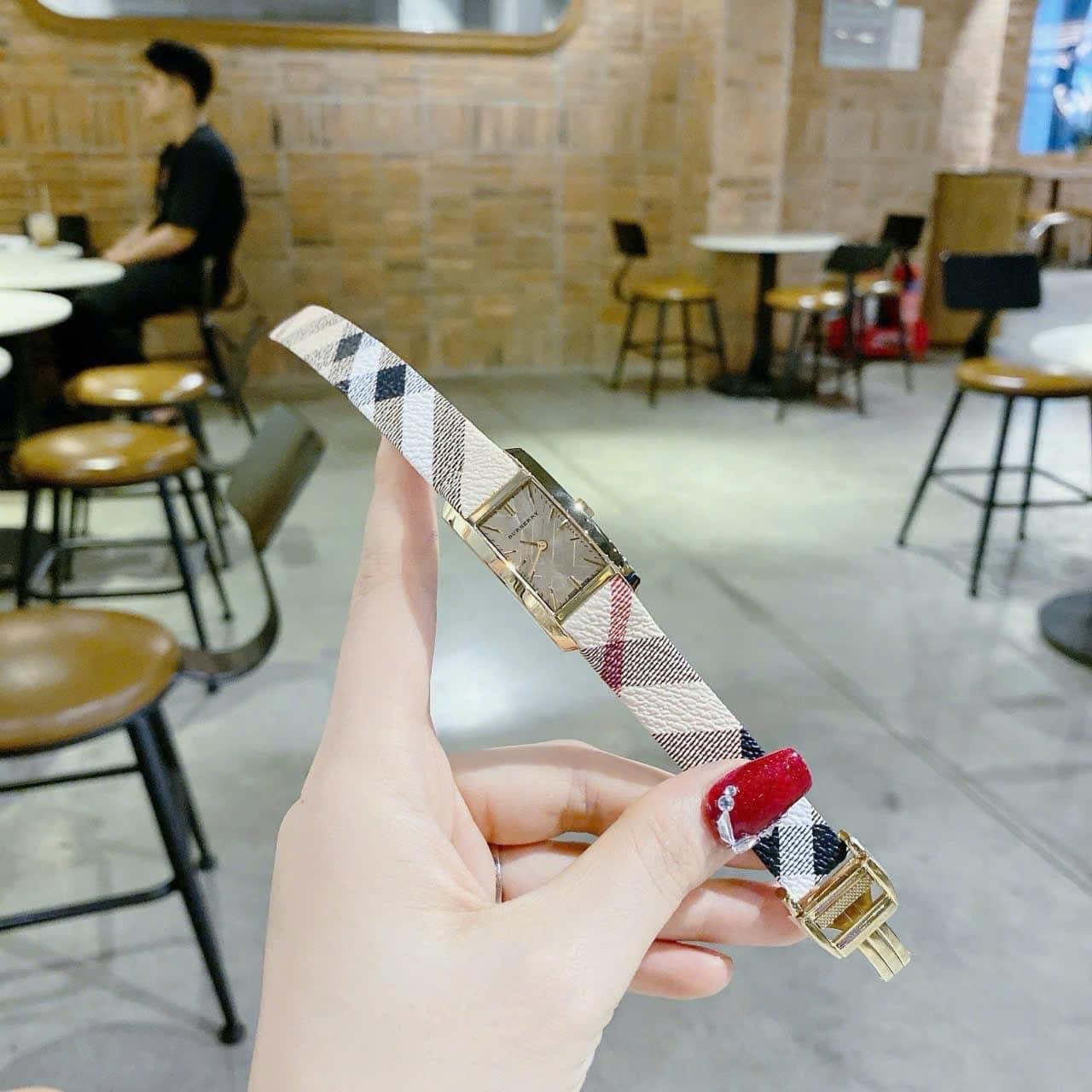 Đồng Hồ Burberry The Pioneer |Cặp Đôi |Mặt Chữ Nhật |Dây Vải Sọc Bọc Da |Size 38x30mm |donghogiatot.vn