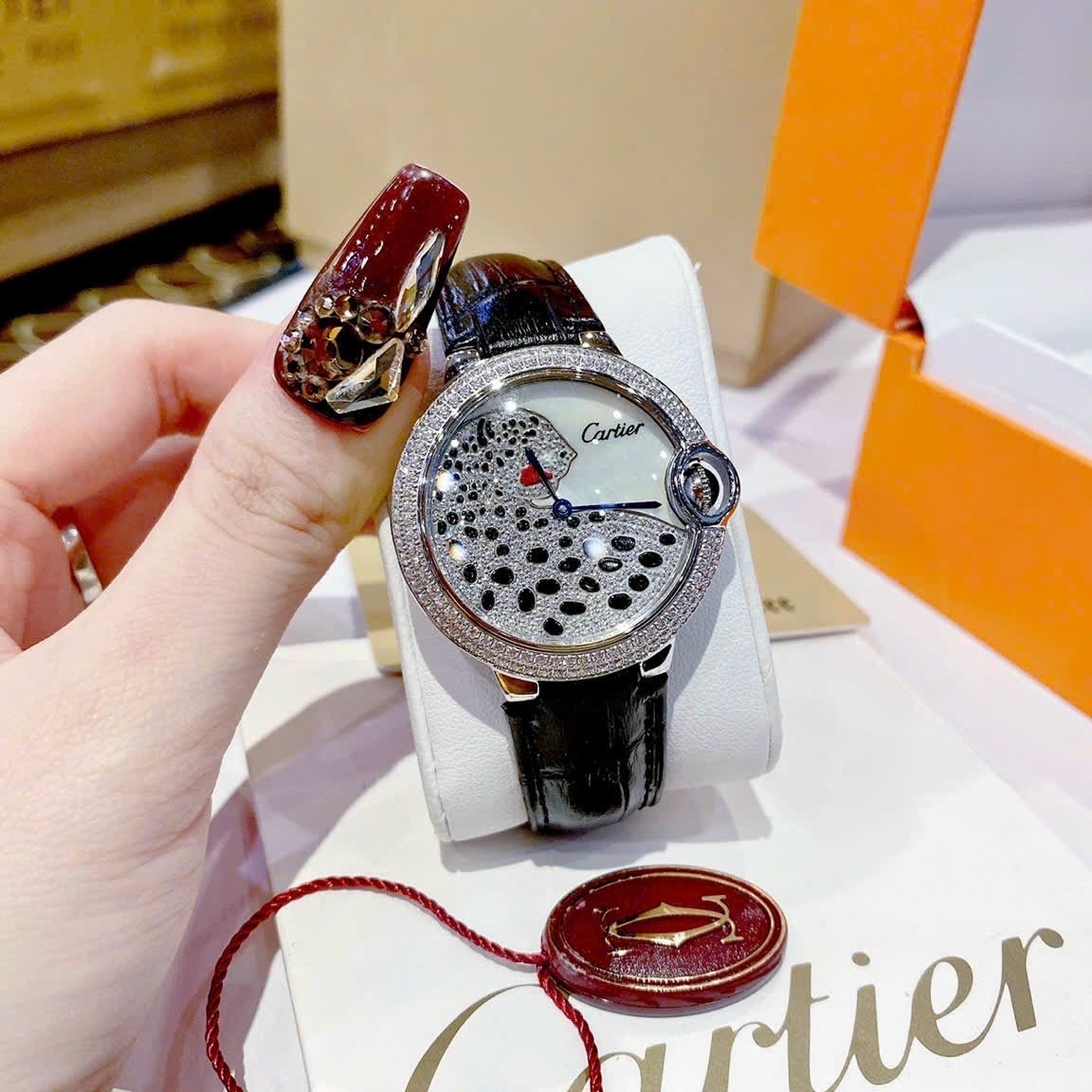 Đồng Hồ Cartier Ballon Bleu |Nữ Giới |Mặt Báo |Đính Đá |Dây Da Đen |Máy Pin (Quartz) |Size 36mm |donghogiatot.vn