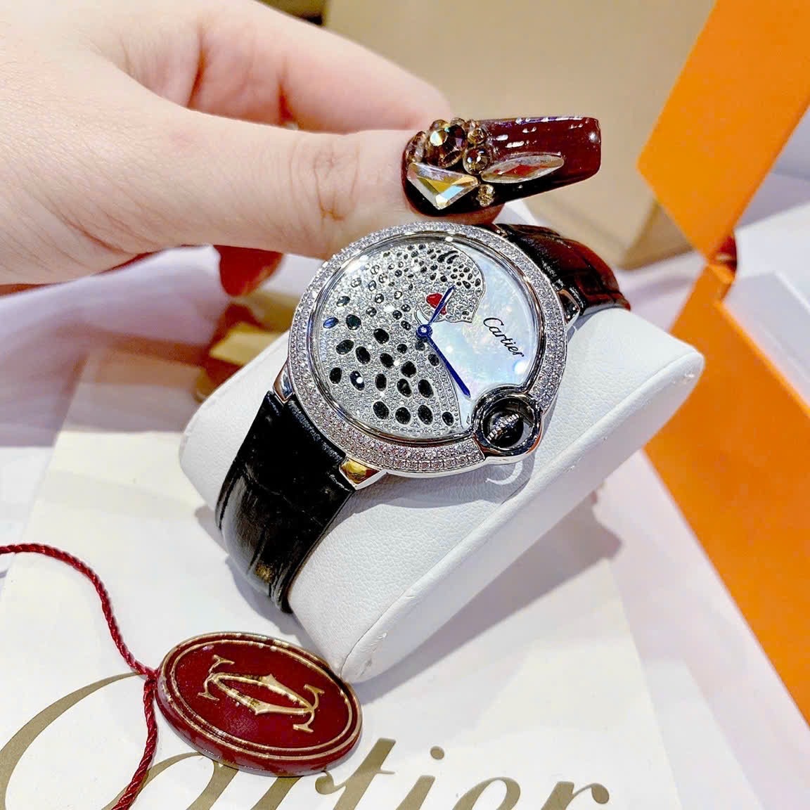 Đồng Hồ Cartier Ballon Bleu |Nữ Giới |Mặt Báo |Đính Đá |Dây Da Đen |Máy Pin (Quartz) |Size 36mm |donghogiatot.vn