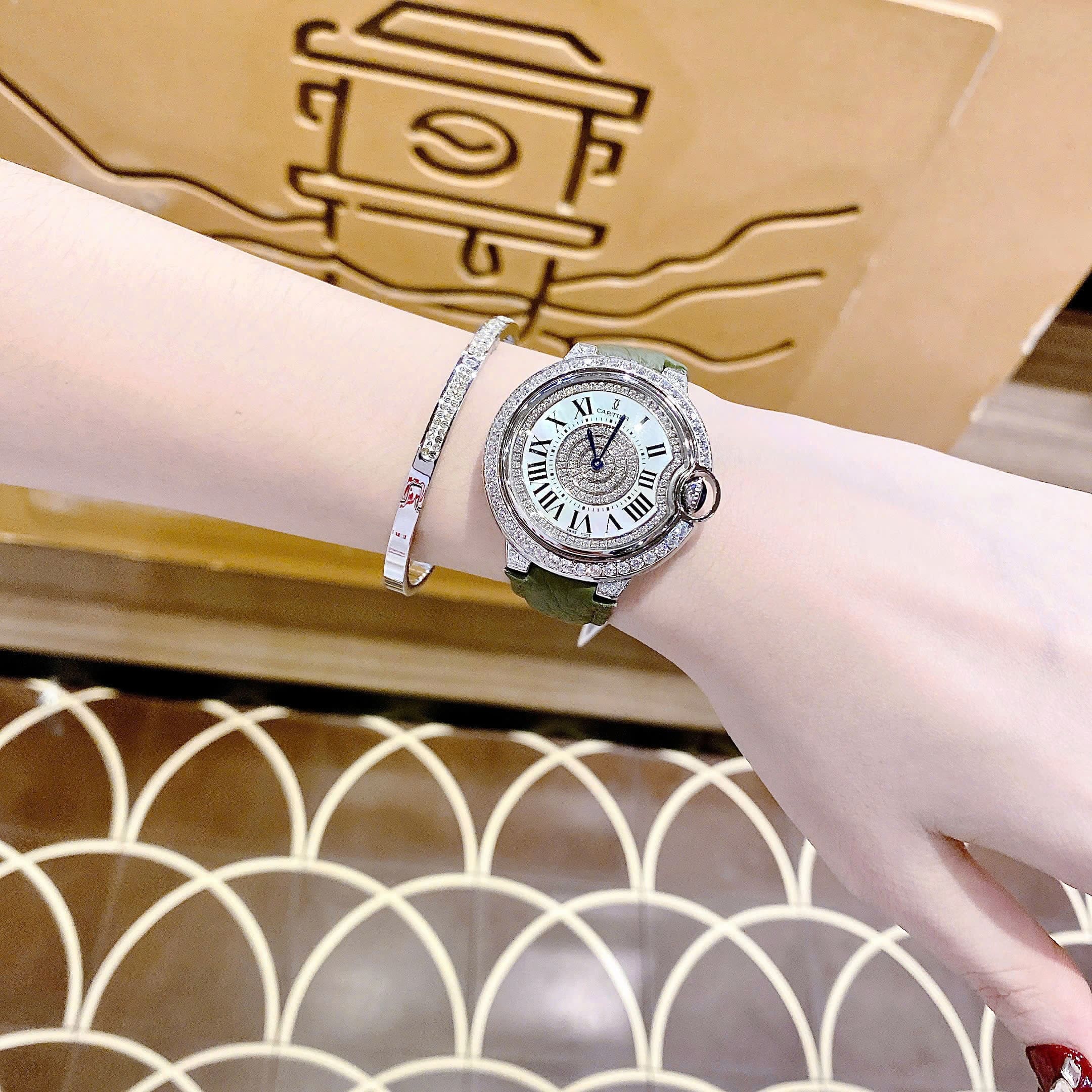 Đồng Hồ Cartier Ballon Bleu |Nữ Giới |Mặt Full Đá |Dây Da Xanh Rêu |Máy Pin (Quartz) |Size 35mm |donghogiatot.vn